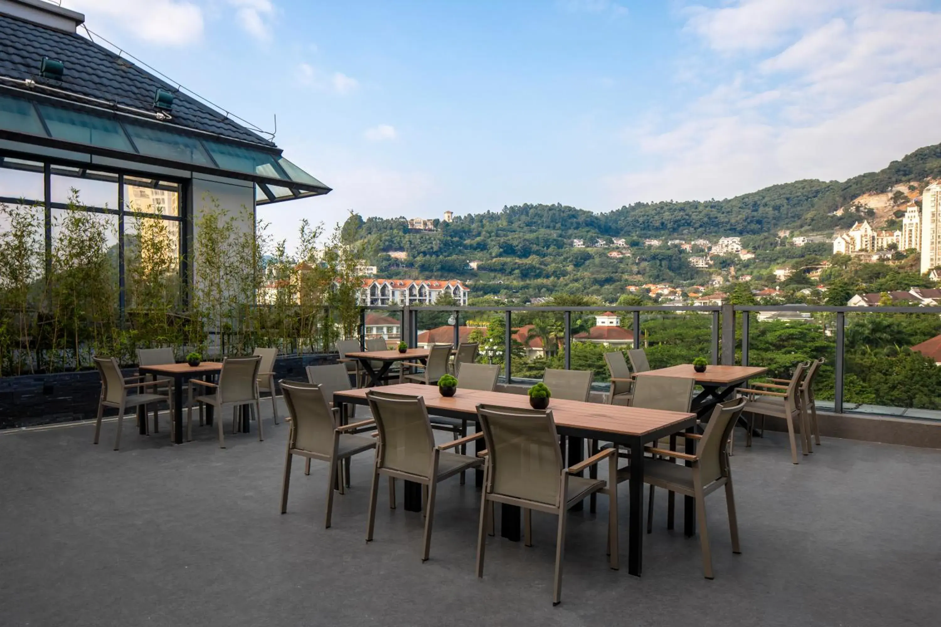 Mountain view in Paco Hotel Jinfeng Metro Guangzhou Mountain view in Paco Hotel Jinfeng Metro Guangzhou