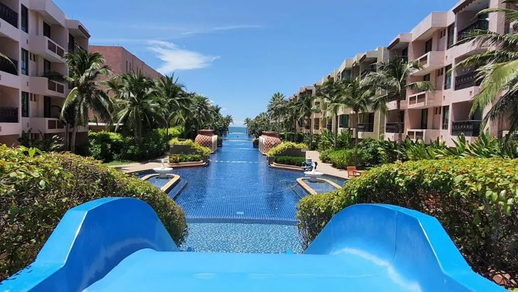 Swimming pool in marrakesh มาราเกซ หัวหิน