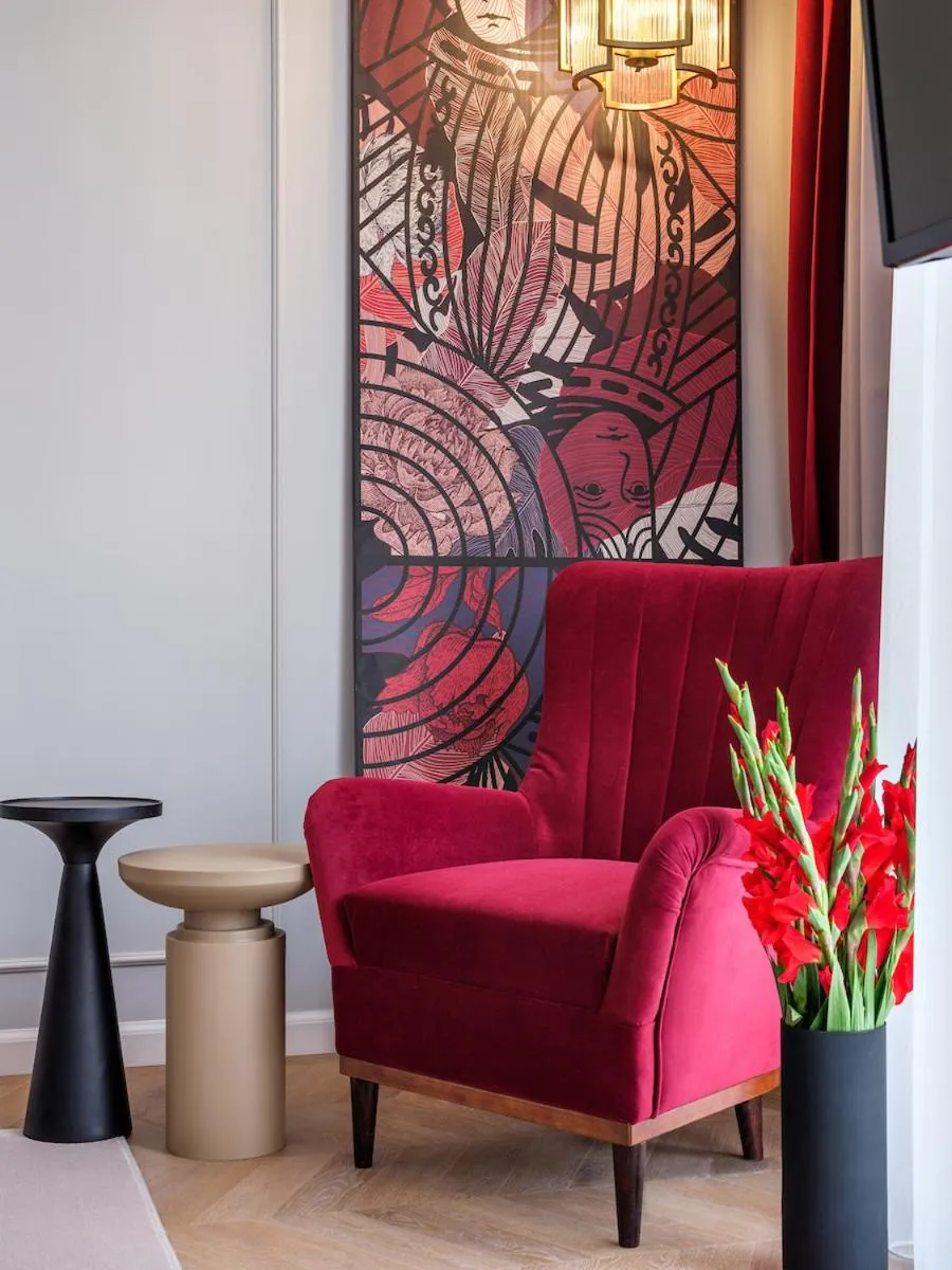 Seating area in Hotel Golden Queen