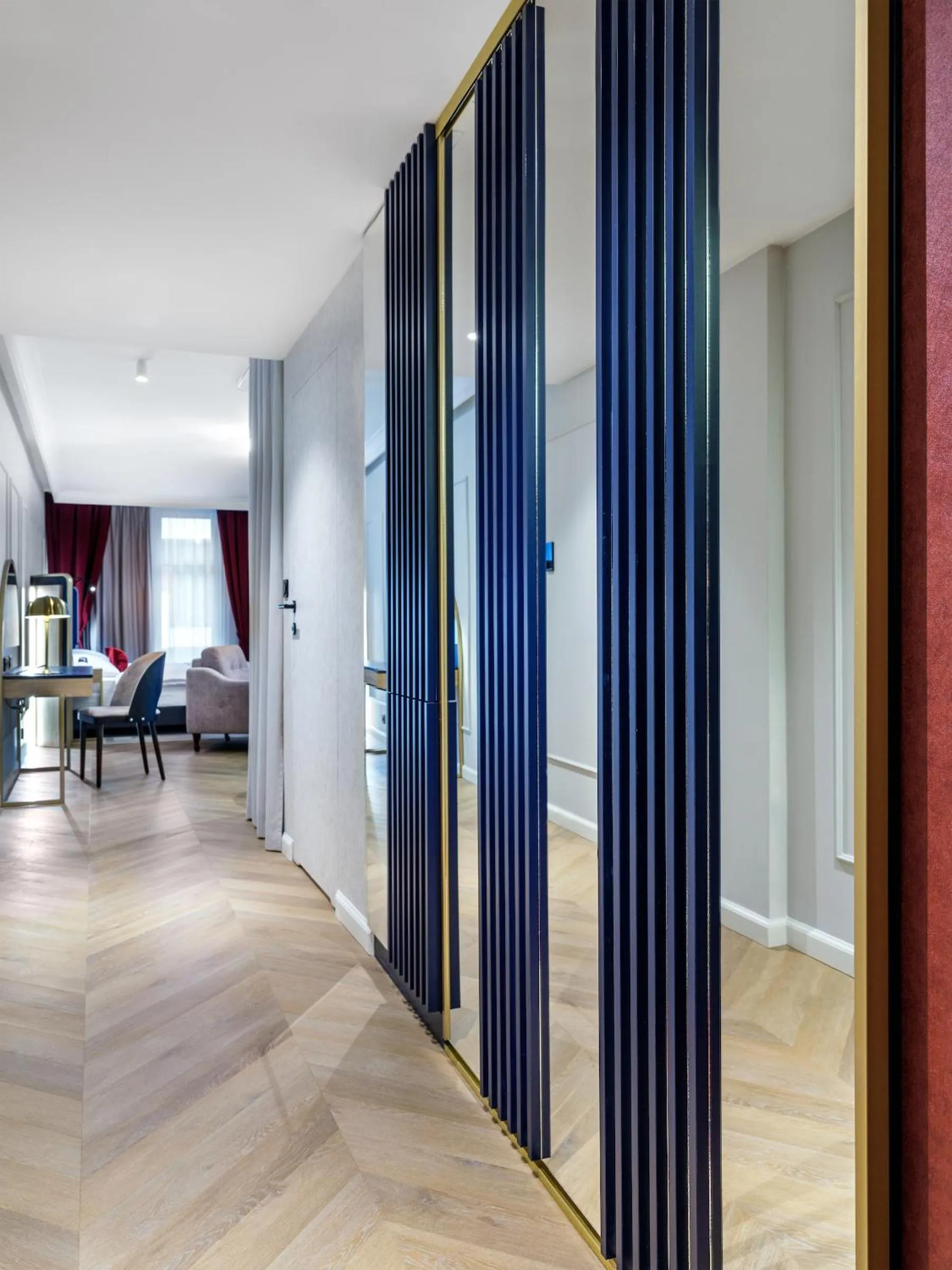 wardrobe in Hotel Golden Queen