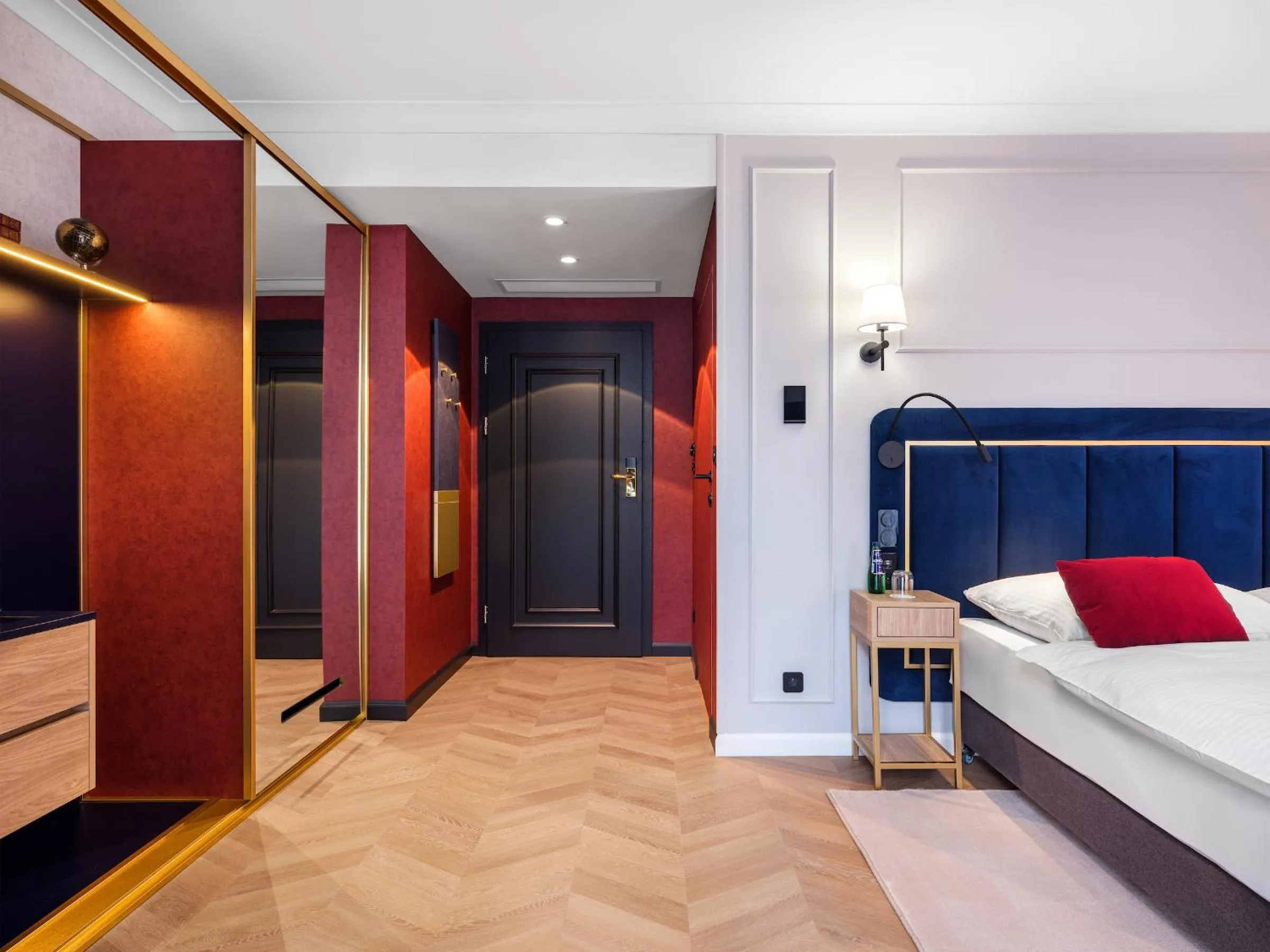 Photo of the whole room, Bed in Hotel Golden Queen