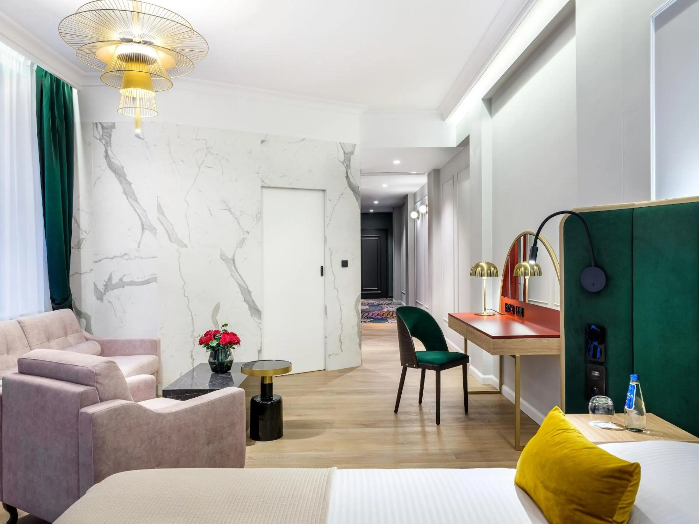 Photo of the whole room in Hotel Golden Queen