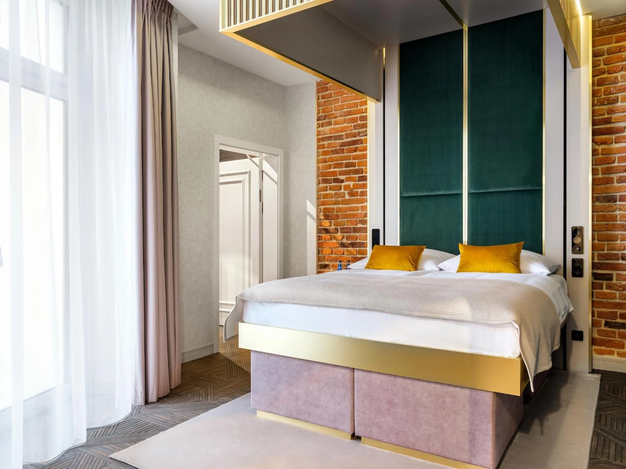 Bed in Hotel Golden Queen