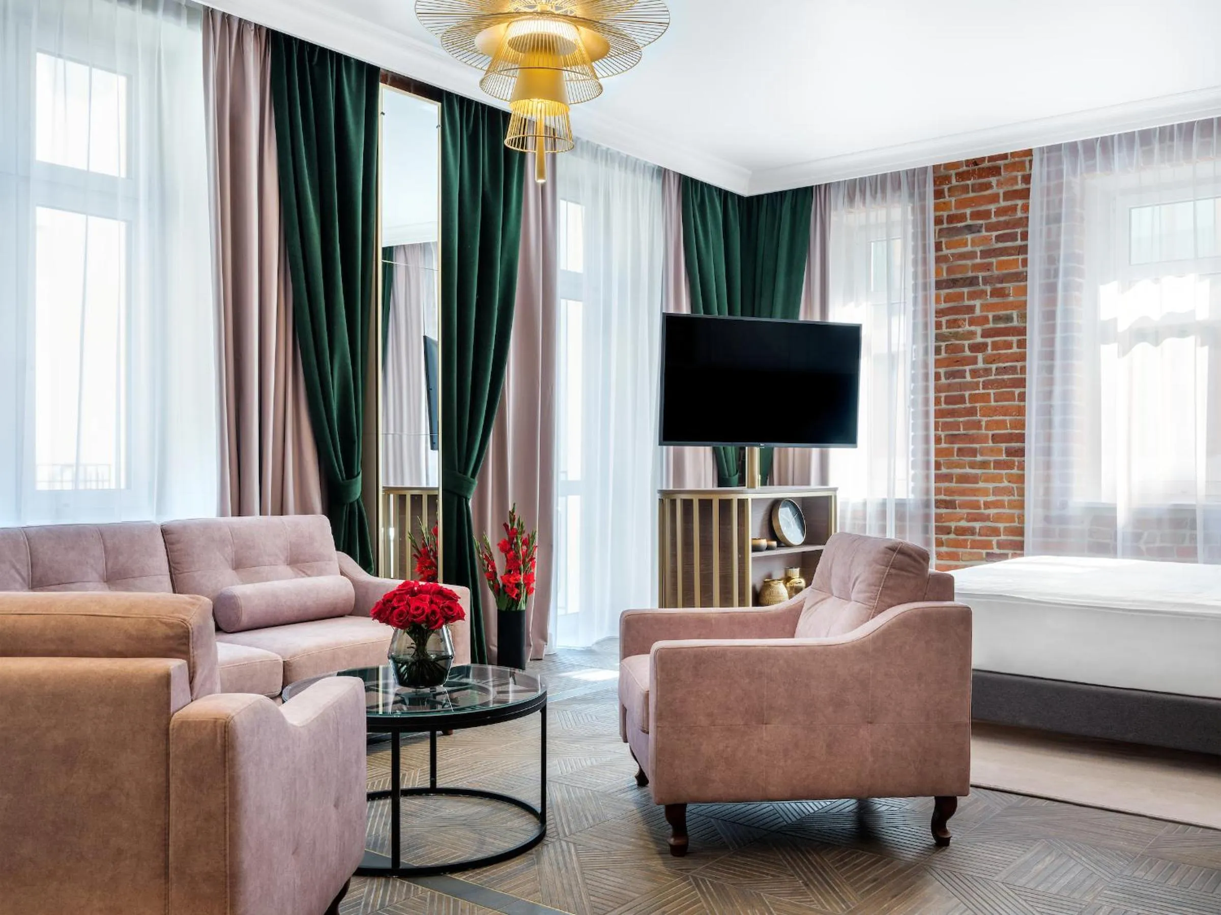 Photo of the whole room, Bed in Hotel Golden Queen