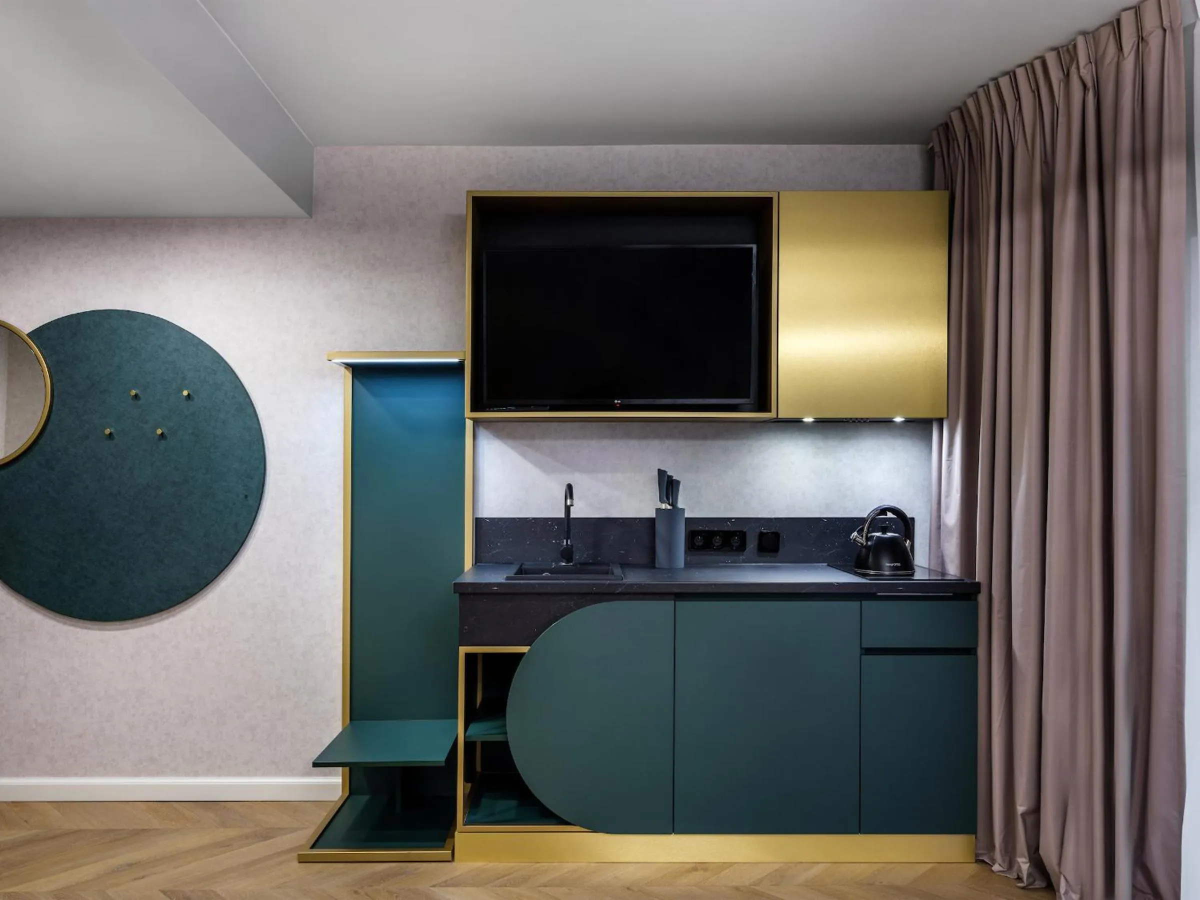 Kitchen or kitchenette in Hotel Golden Queen