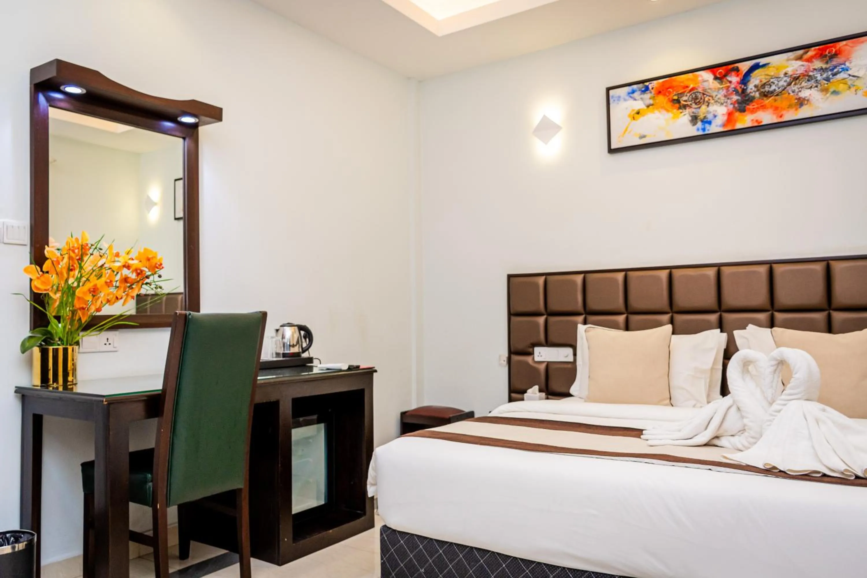 Bedroom, Bed in Viveka Hotel Colombo