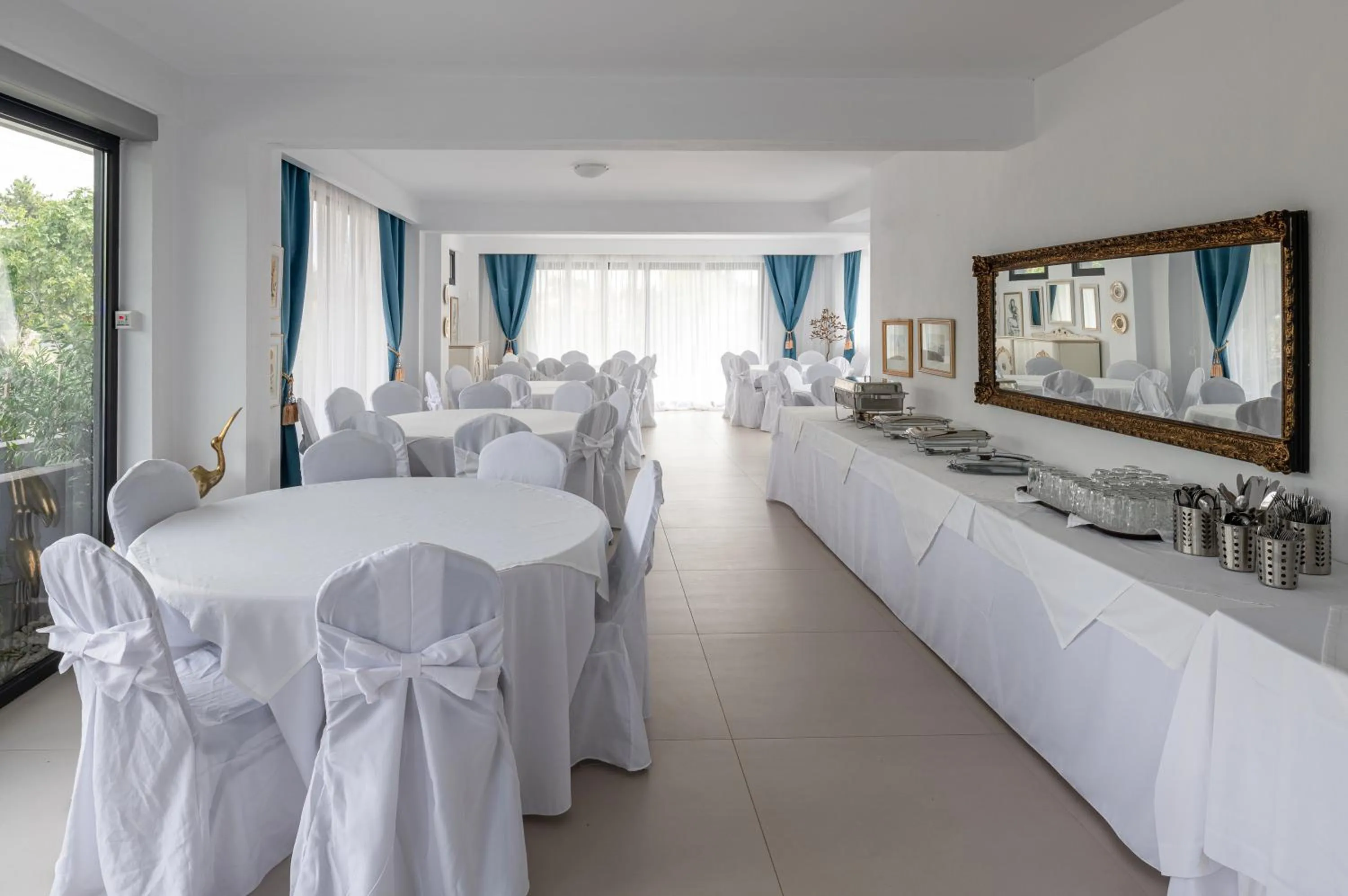 Communal lounge/ TV room in Light Blue Hotel