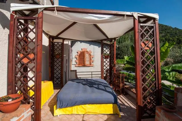 Property building in C'era una volta