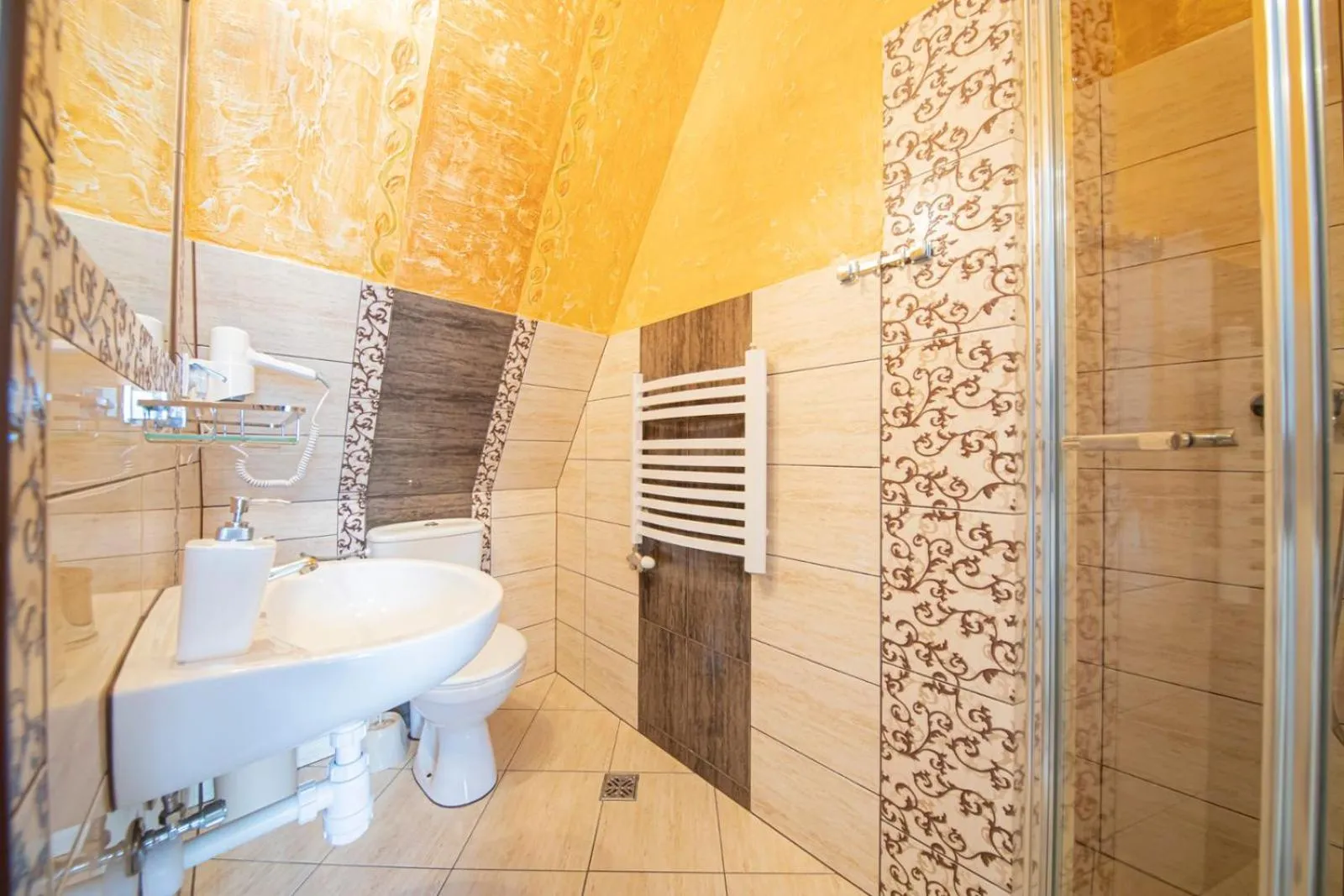 Bathroom in DW Maria 2