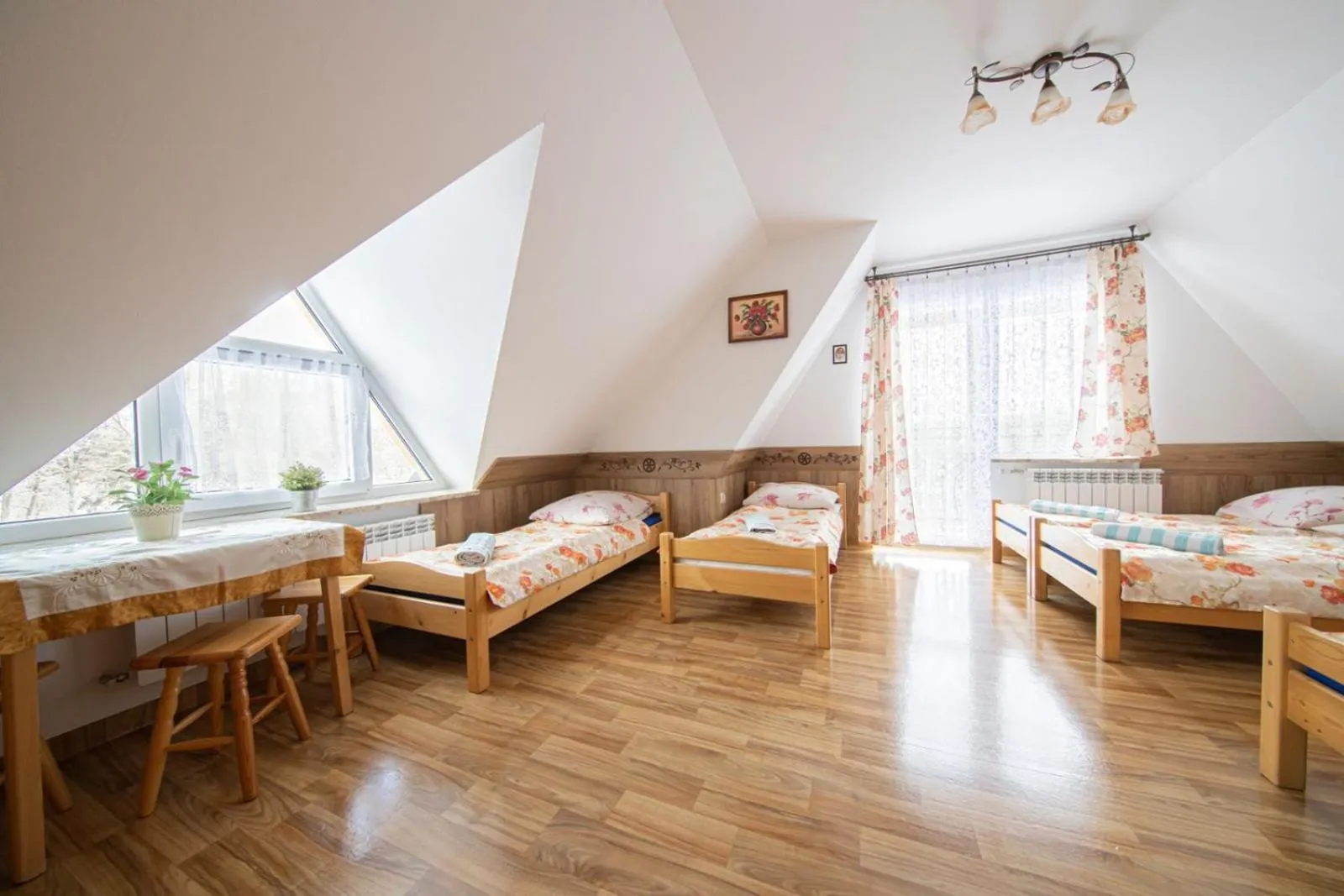 Photo of the whole room, Bed in DW Maria 2