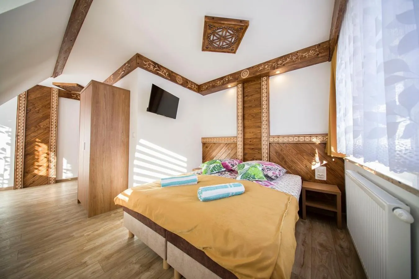 Photo of the whole room, Bed in DW Maria 2