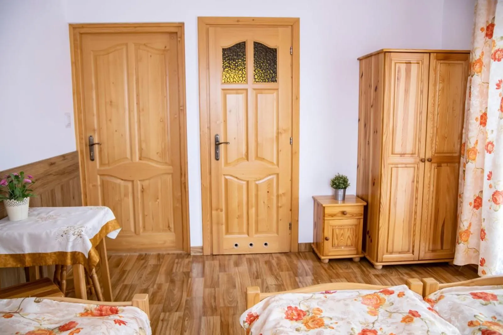 Photo of the whole room, Bed in DW Maria 2