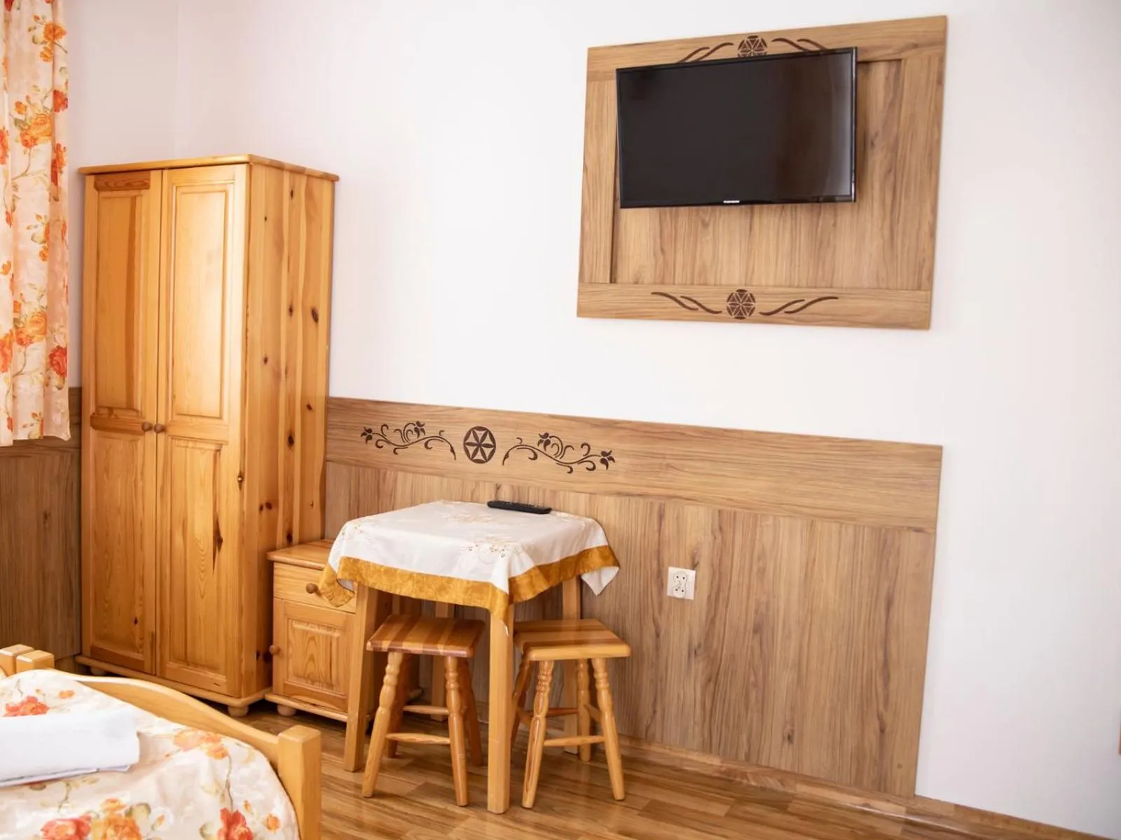 Photo of the whole room, Bed in DW Maria 2