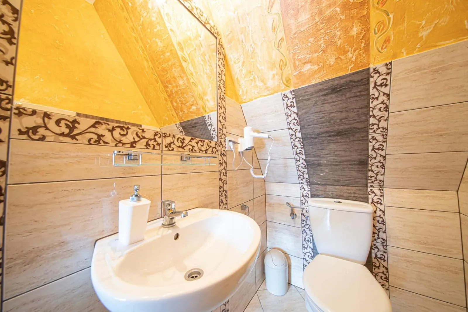 Bathroom in DW Maria 2