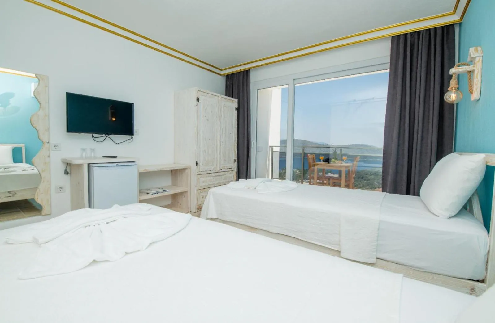 Communal lounge/ TV room in Kaş Sun Glare Hotel