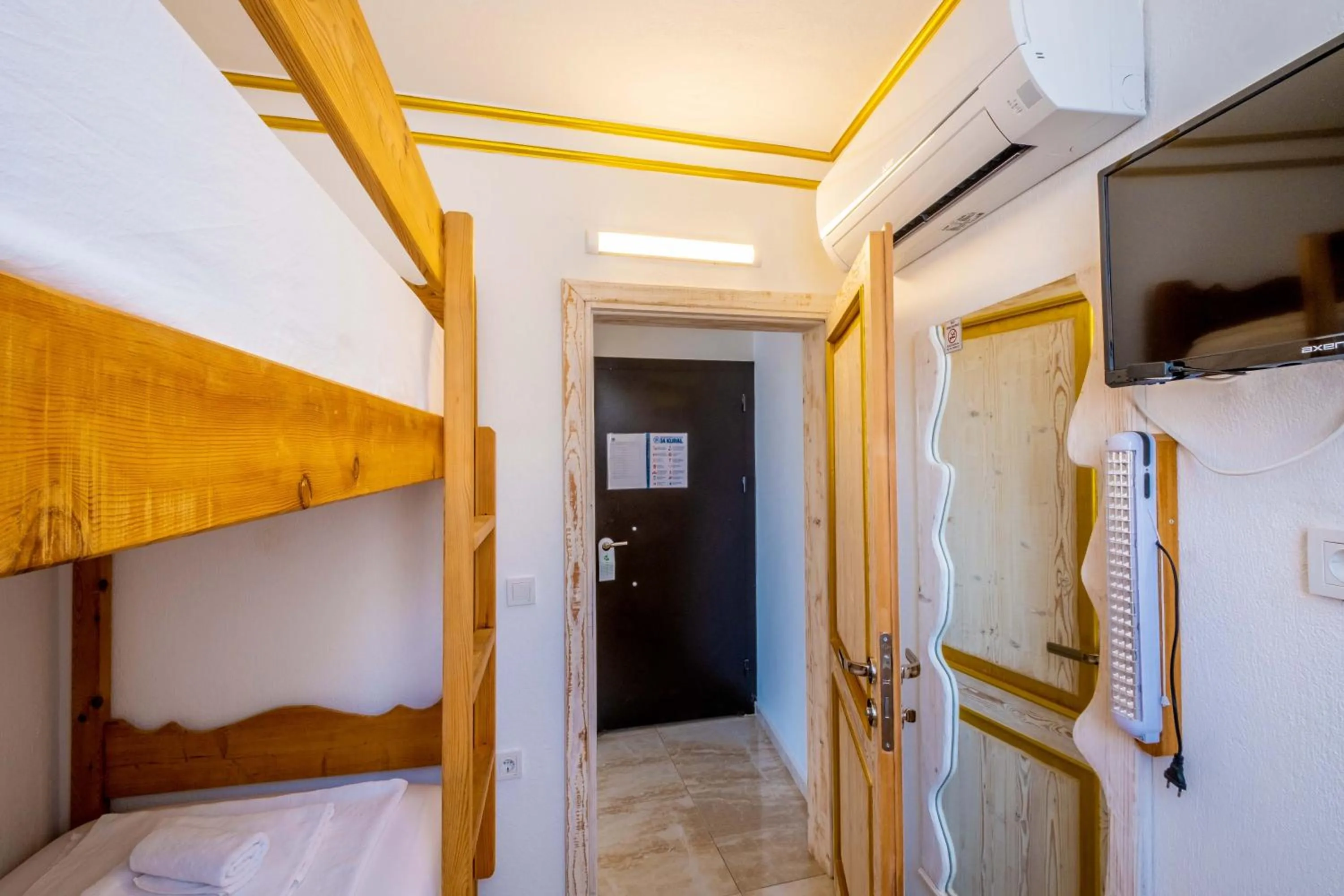 bunk bed in Kaş Sun Glare Hotel