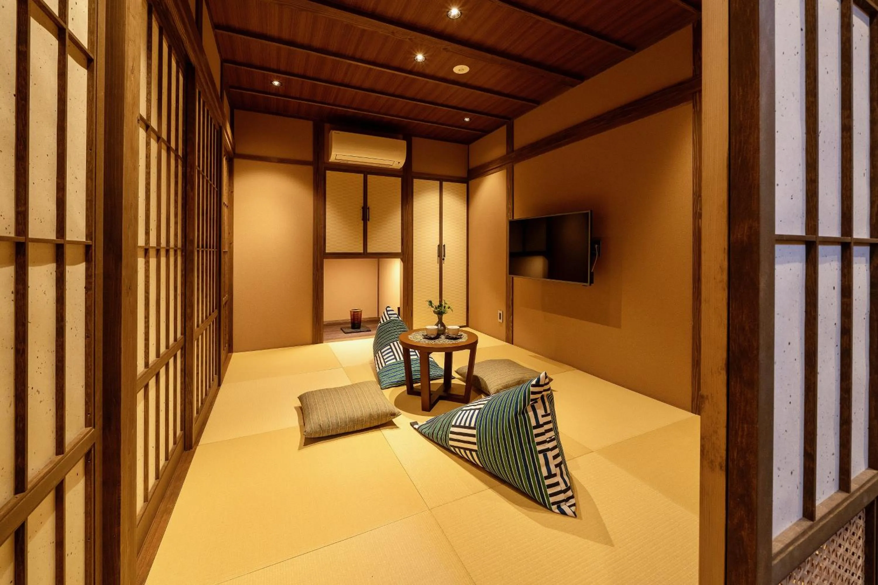 TV and multimedia, Bed in Kagabi Machiya House