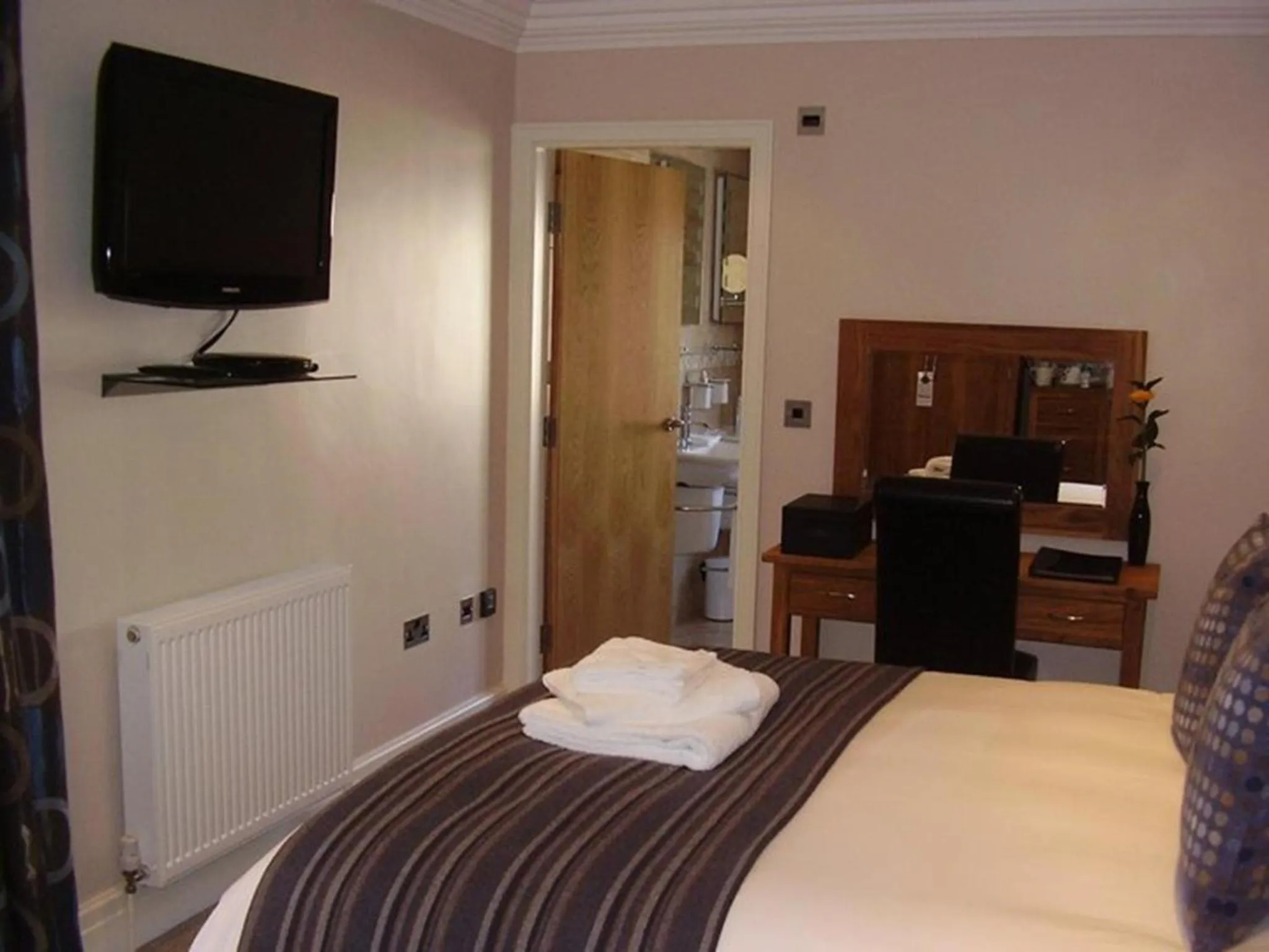 Bedroom, Bed in Langtrys