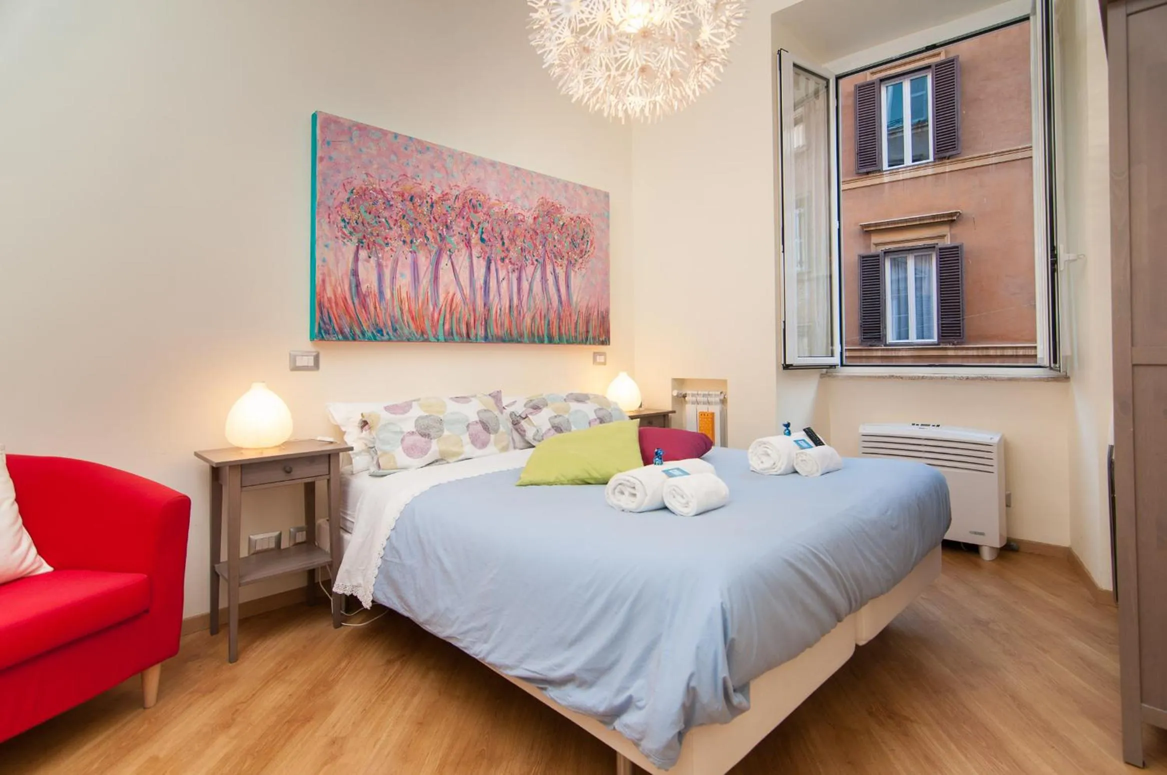 Bed in Bye Bye Roma Pantheon Suite