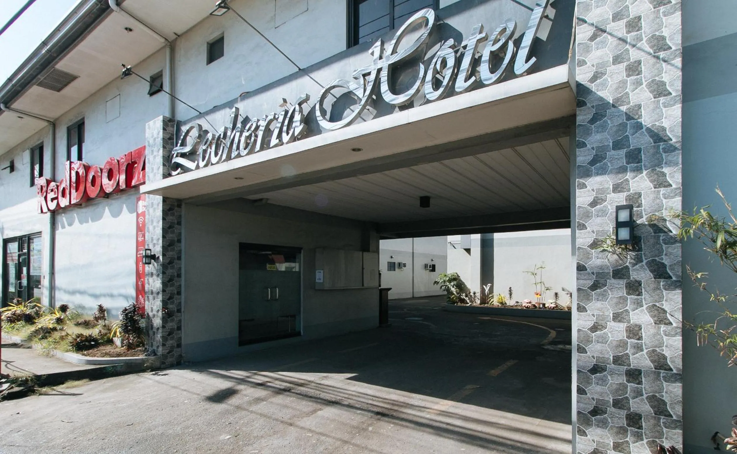 Property building in RedDoorz near SM Calamba