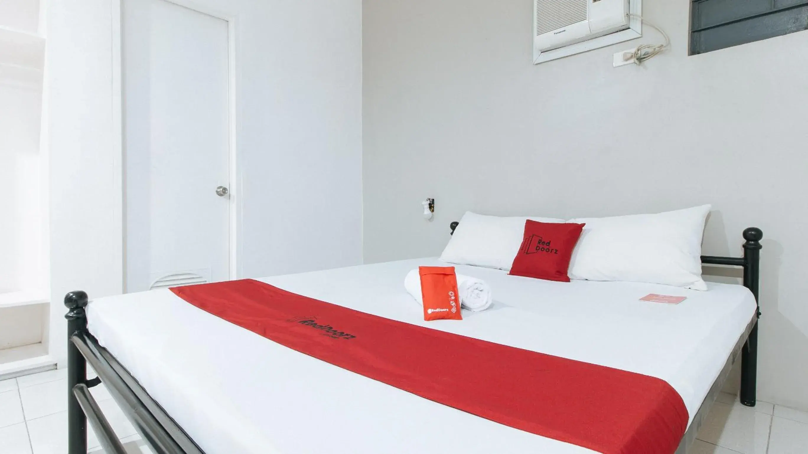 Bed in RedDoorz near SM Calamba Bed in RedDoorz near SM Calamba