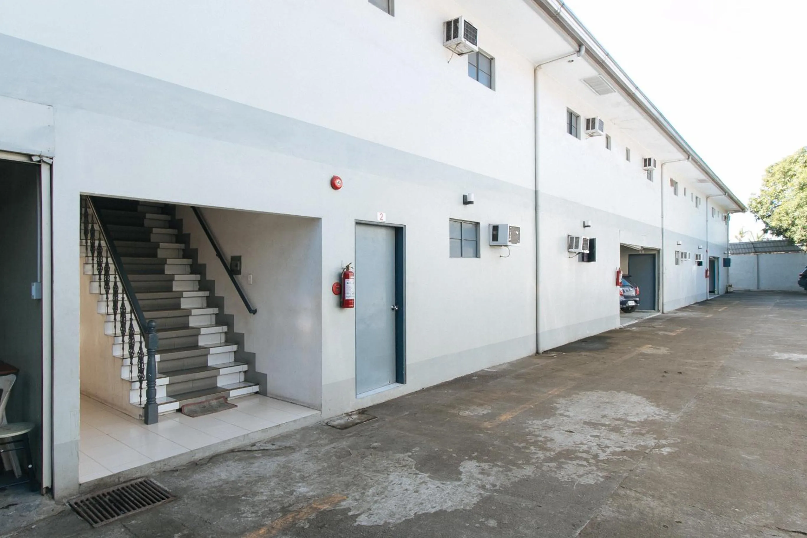 Property building in RedDoorz near SM Calamba