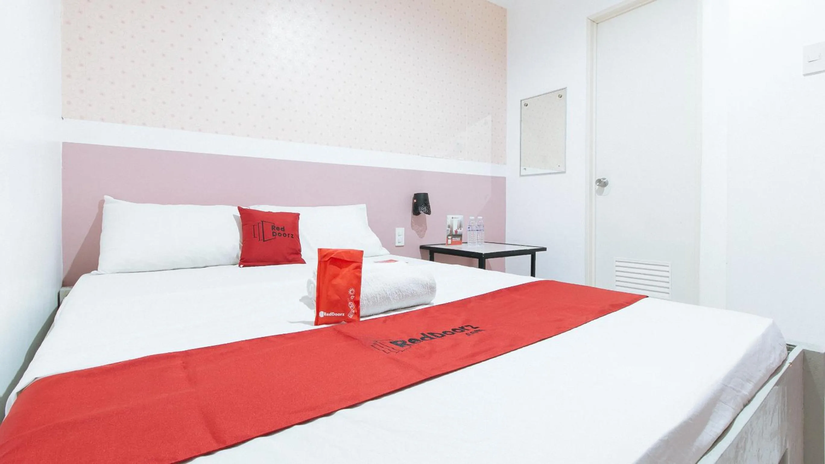 Bed in RedDoorz near SM Calamba