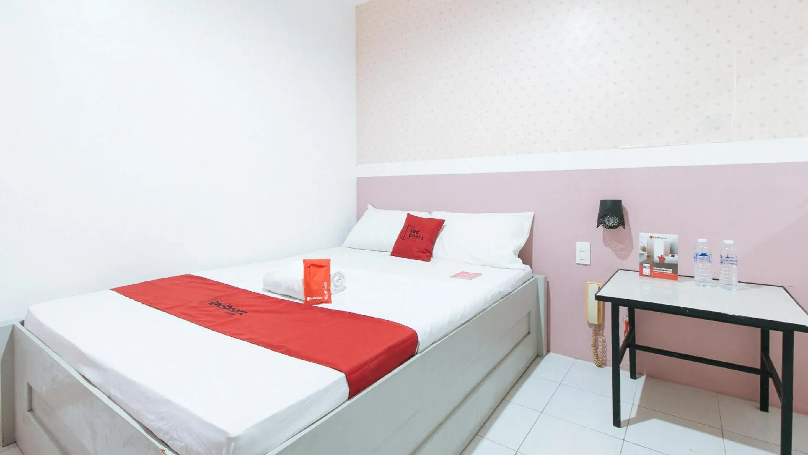 Bed in RedDoorz near SM Calamba Bed in RedDoorz near SM Calamba
