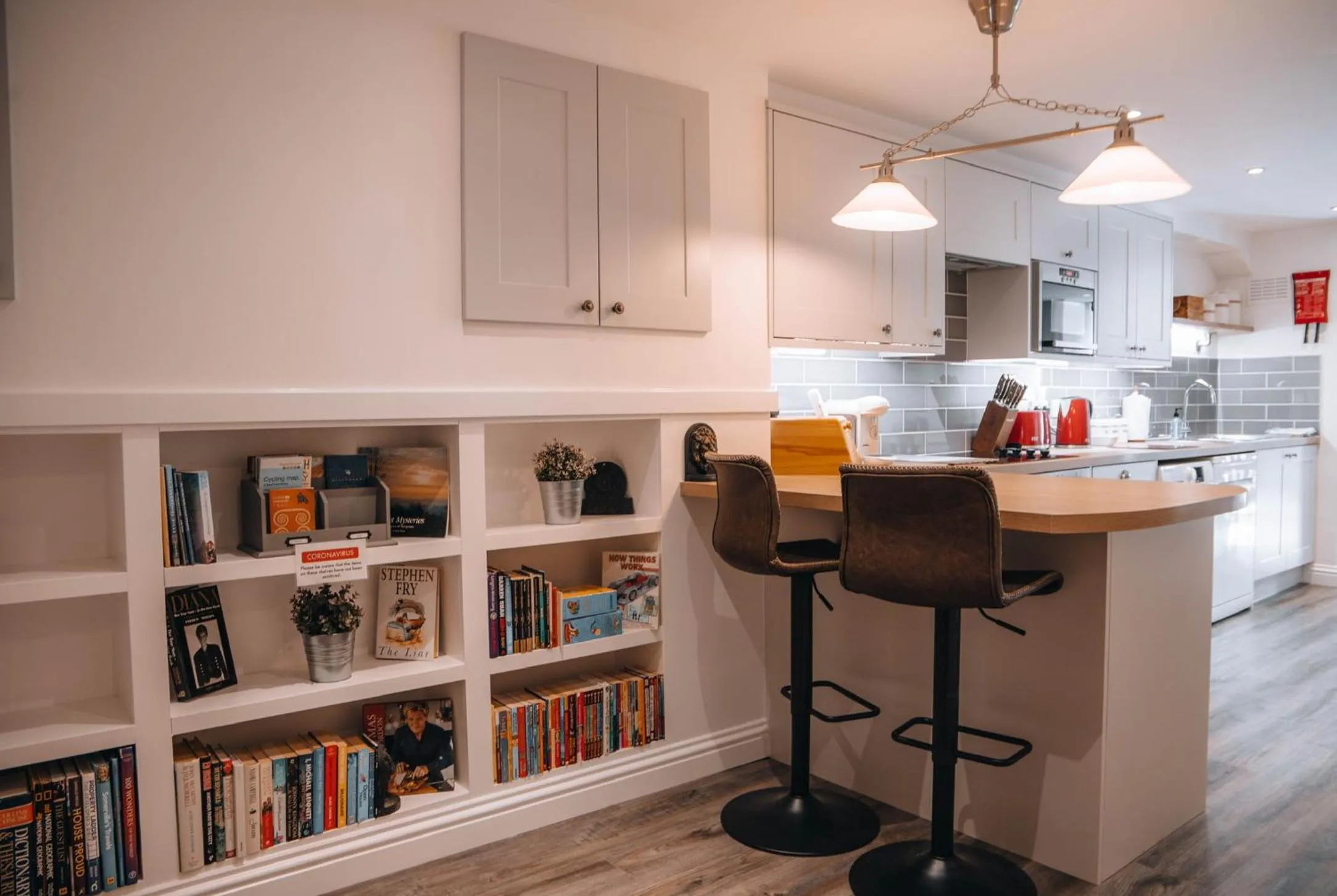 Kitchen or kitchenette in Riverbank Cottage