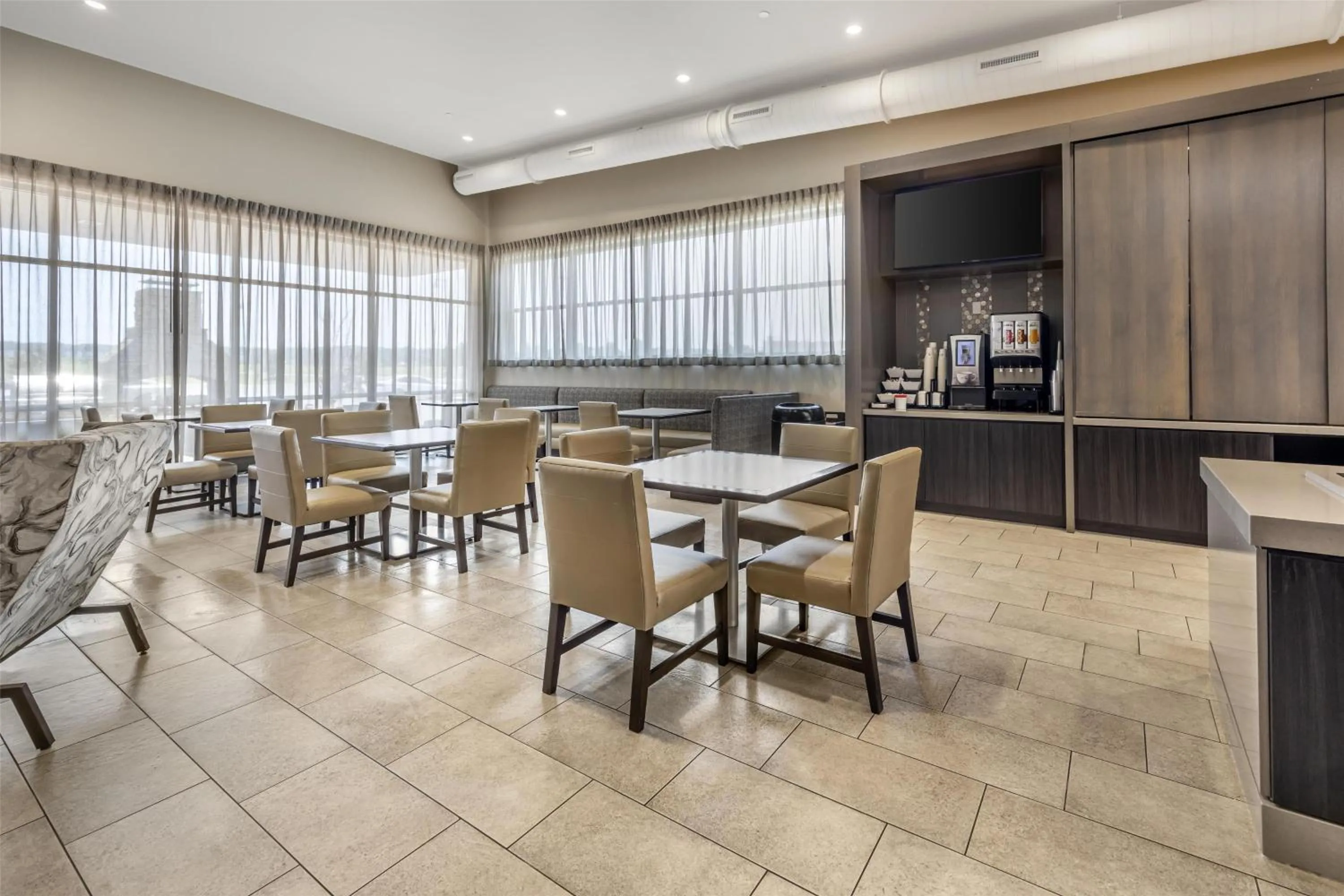 Breakfast in Best Western Plus Executive Residency Jackson Northeast