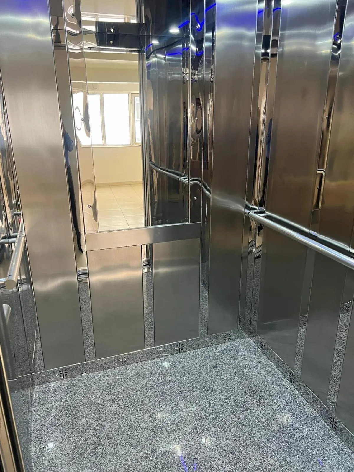 elevator in Köprücü Hotel