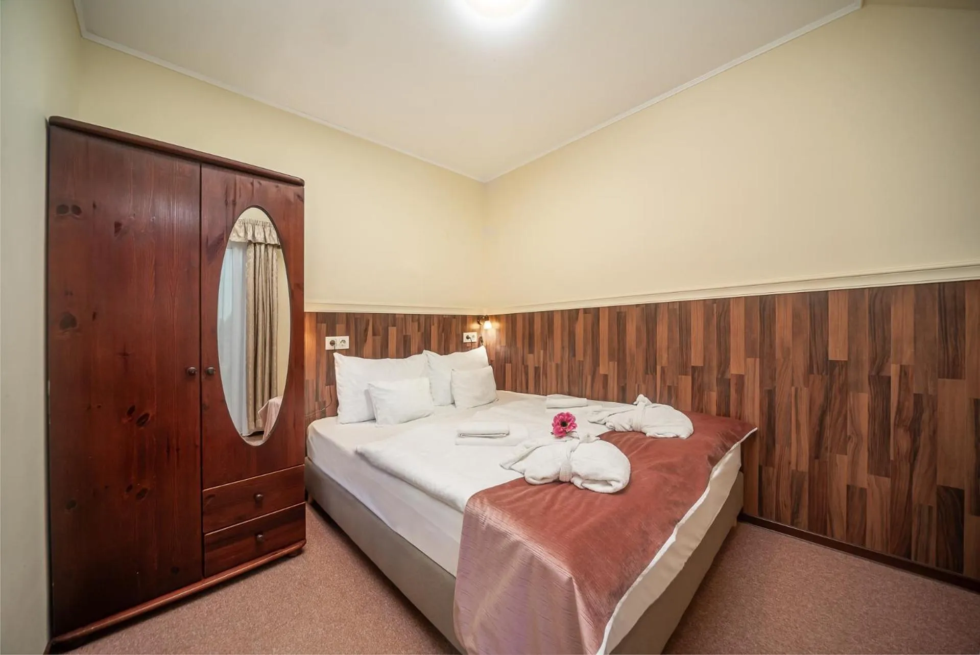 Bed in Termál Hotel Vesta