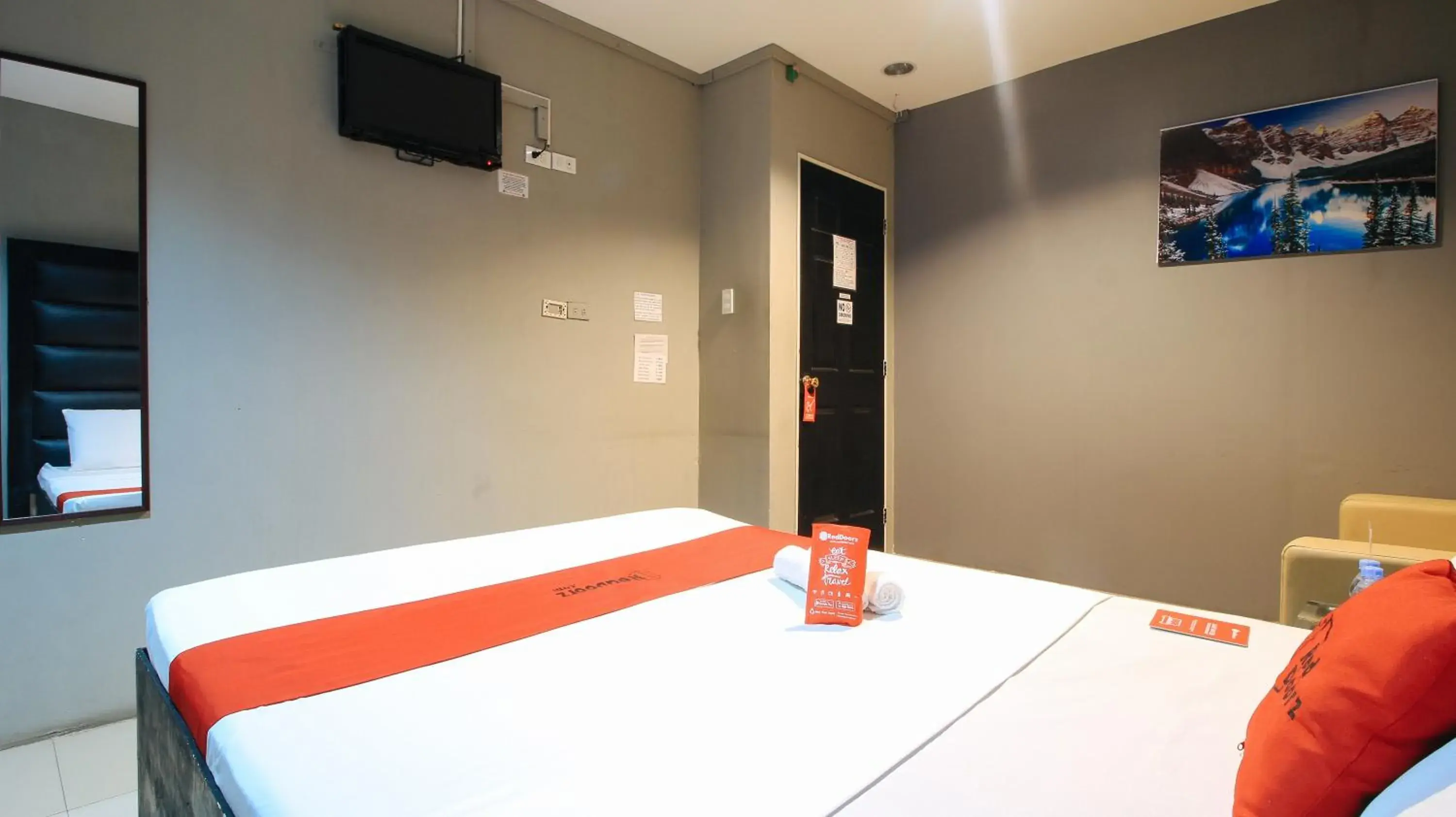 Bed in RedDoorz @ P Florentino Street Sampaloc Manila Bed in RedDoorz @ P Florentino Street Sampaloc Manila