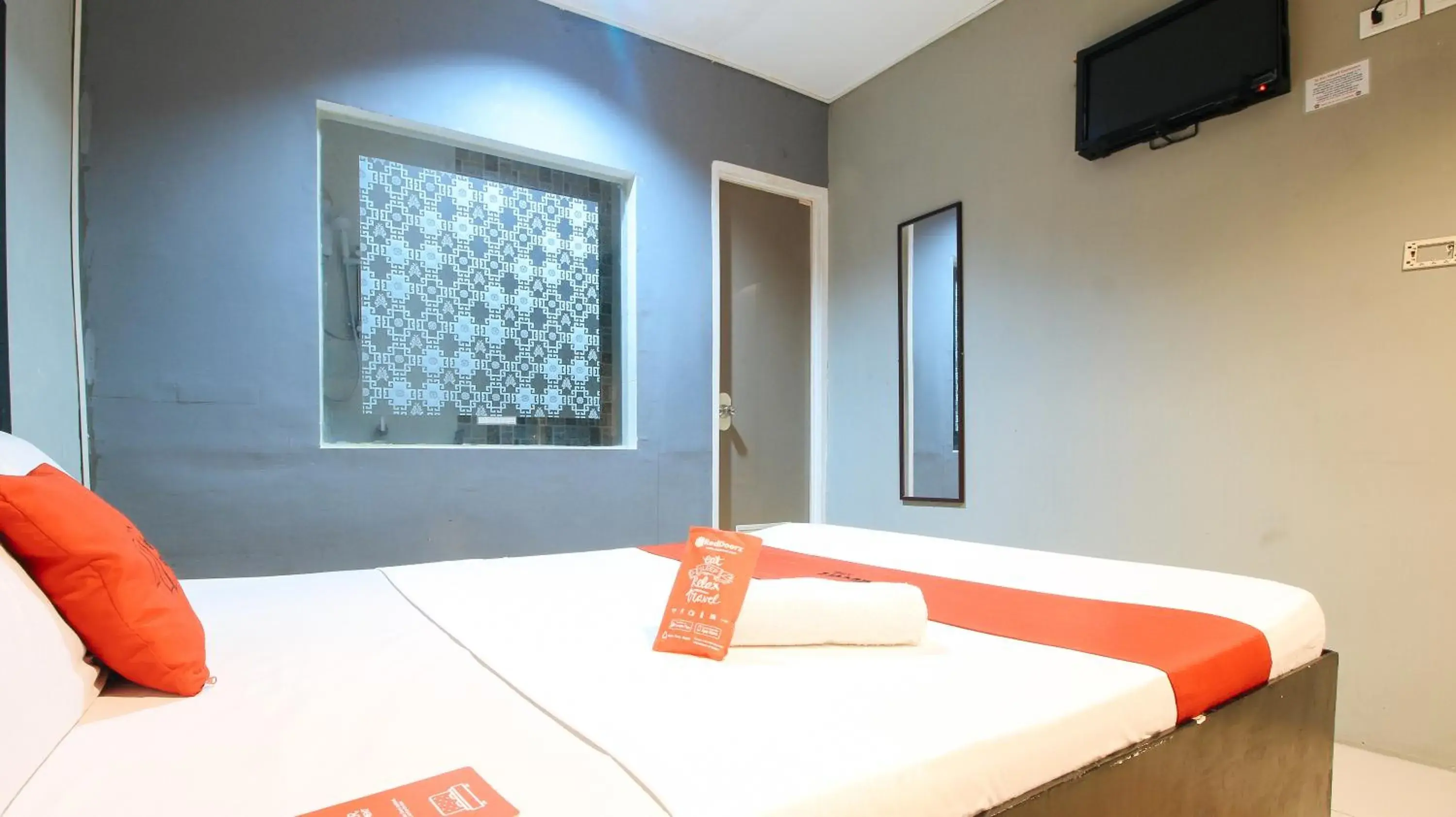 Bed in RedDoorz @ P Florentino Street Sampaloc Manila Bed in RedDoorz @ P Florentino Street Sampaloc Manila