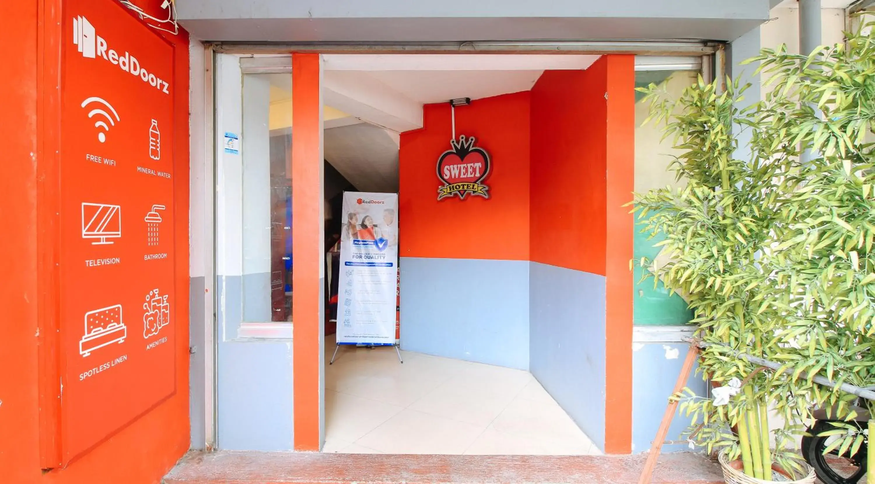 Facade/entrance in RedDoorz @ P Florentino Street Sampaloc Manila Facade/entrance in RedDoorz @ P Florentino Street Sampaloc Manila