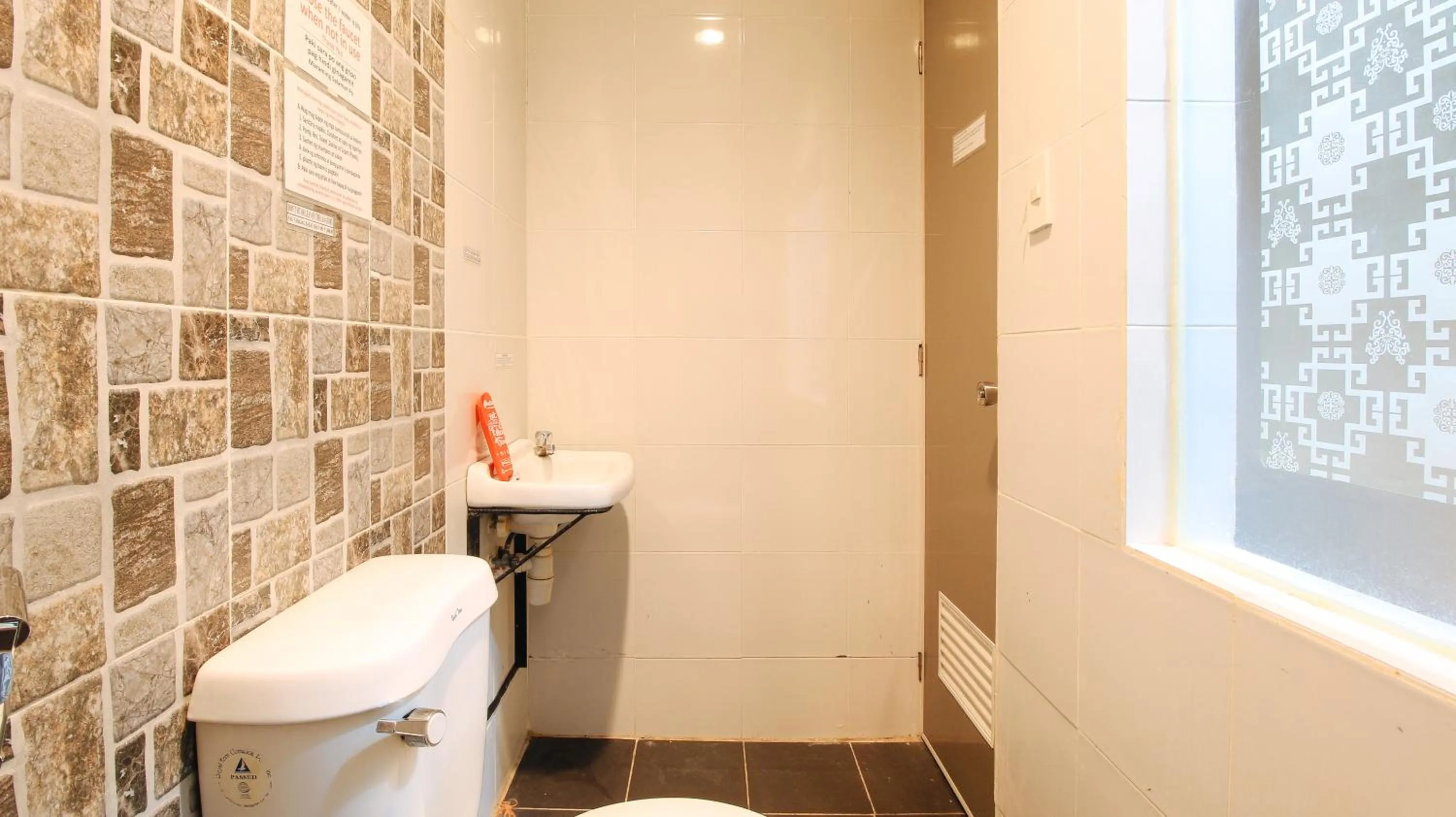 Shower in RedDoorz @ P Florentino Street Sampaloc Manila