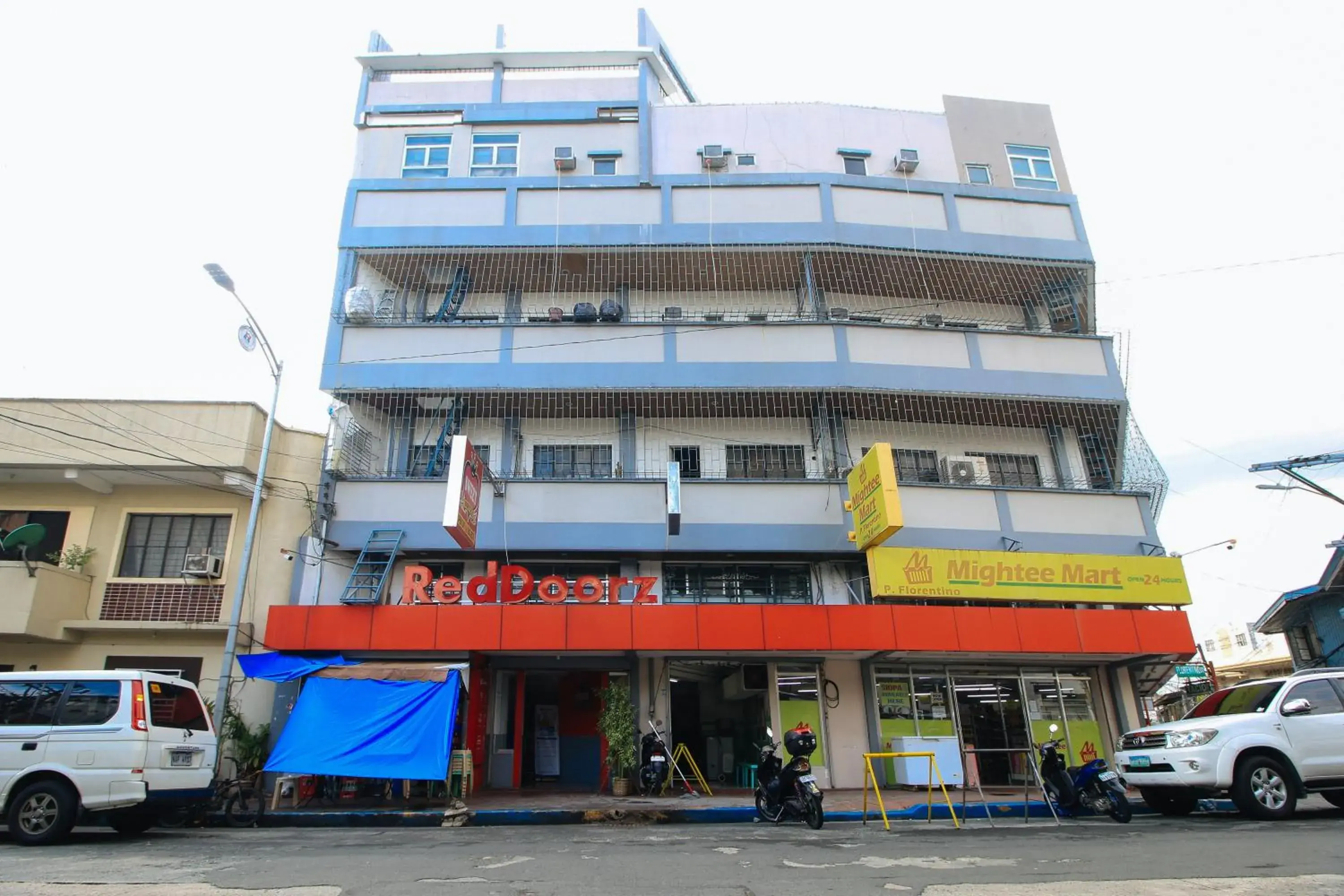 Property building in RedDoorz @ P Florentino Street Sampaloc Manila Property building in RedDoorz @ P Florentino Street Sampaloc Manila