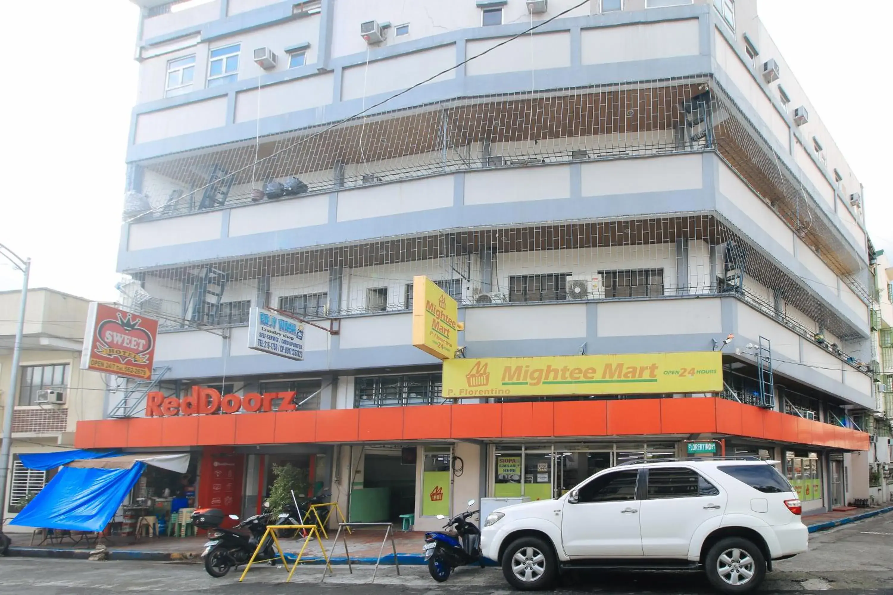 Property building in RedDoorz @ P Florentino Street Sampaloc Manila Property building in RedDoorz @ P Florentino Street Sampaloc Manila