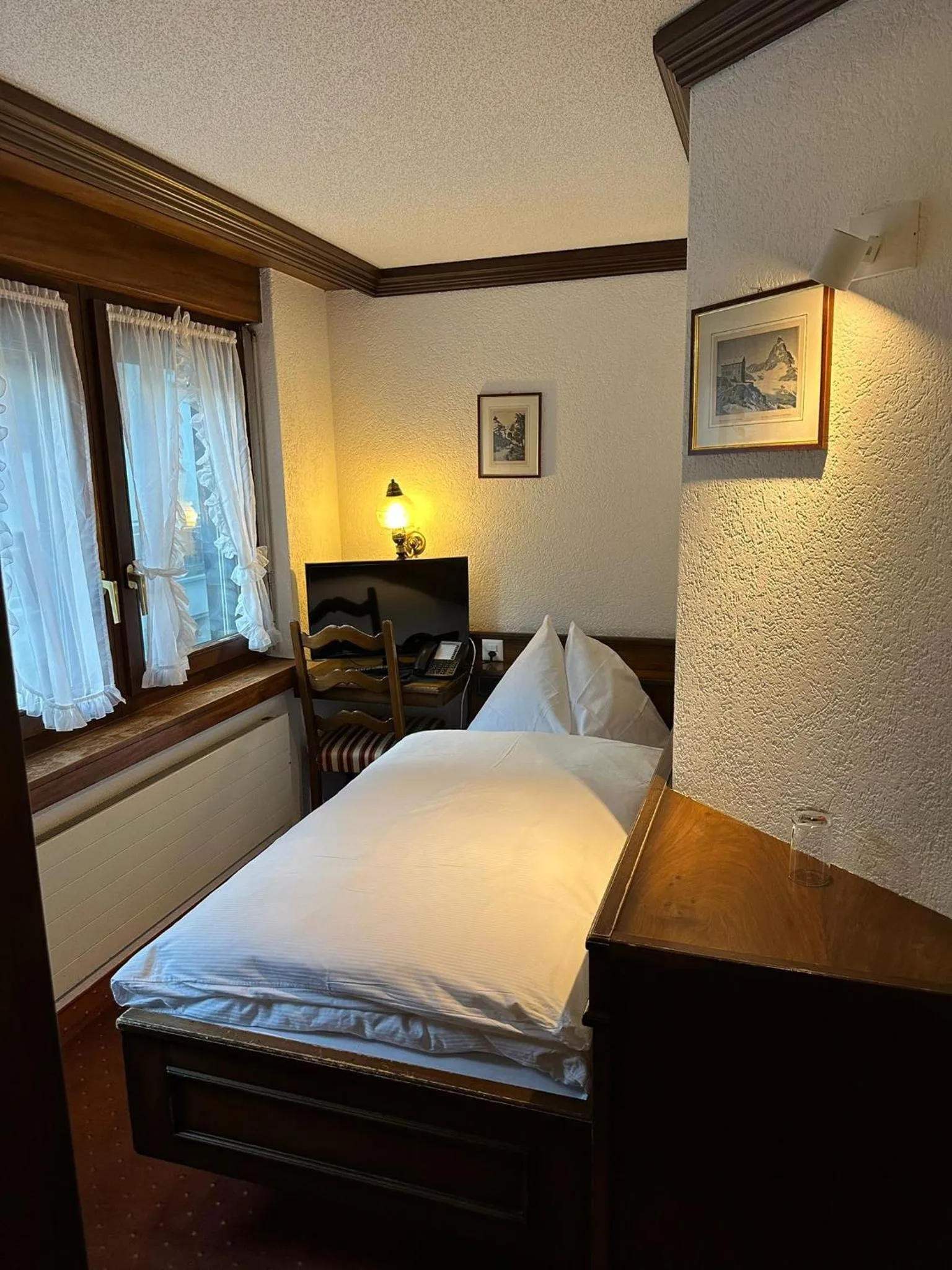 Bed in Hotel Astoria