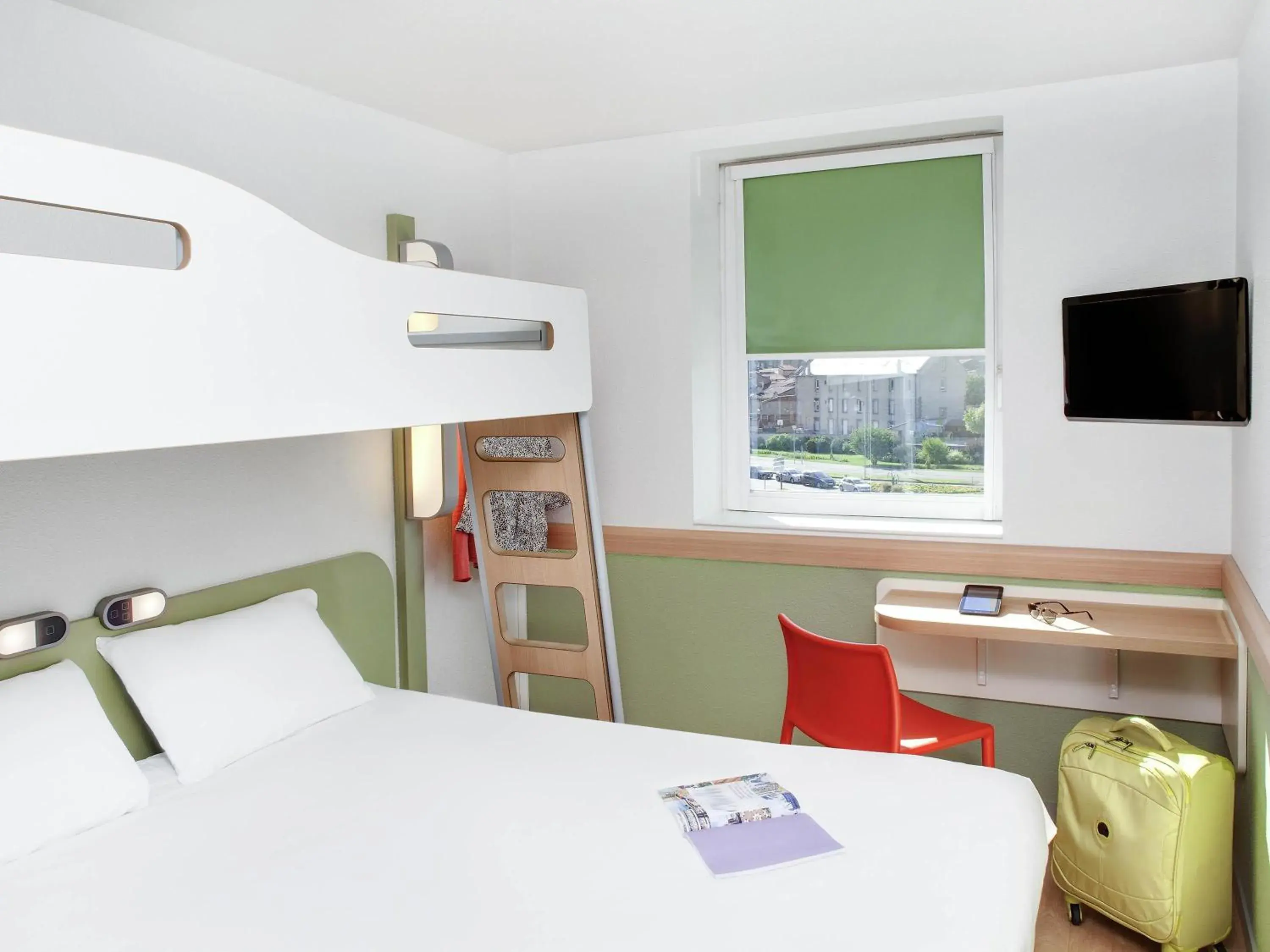 Triple Room with Double Bed and Bunk Bed in ibis Budget Clermont Ferrand Centre Montferrand Triple Room with Double Bed and Bunk Bed in ibis Budget Clermont Ferrand Centre Montferrand