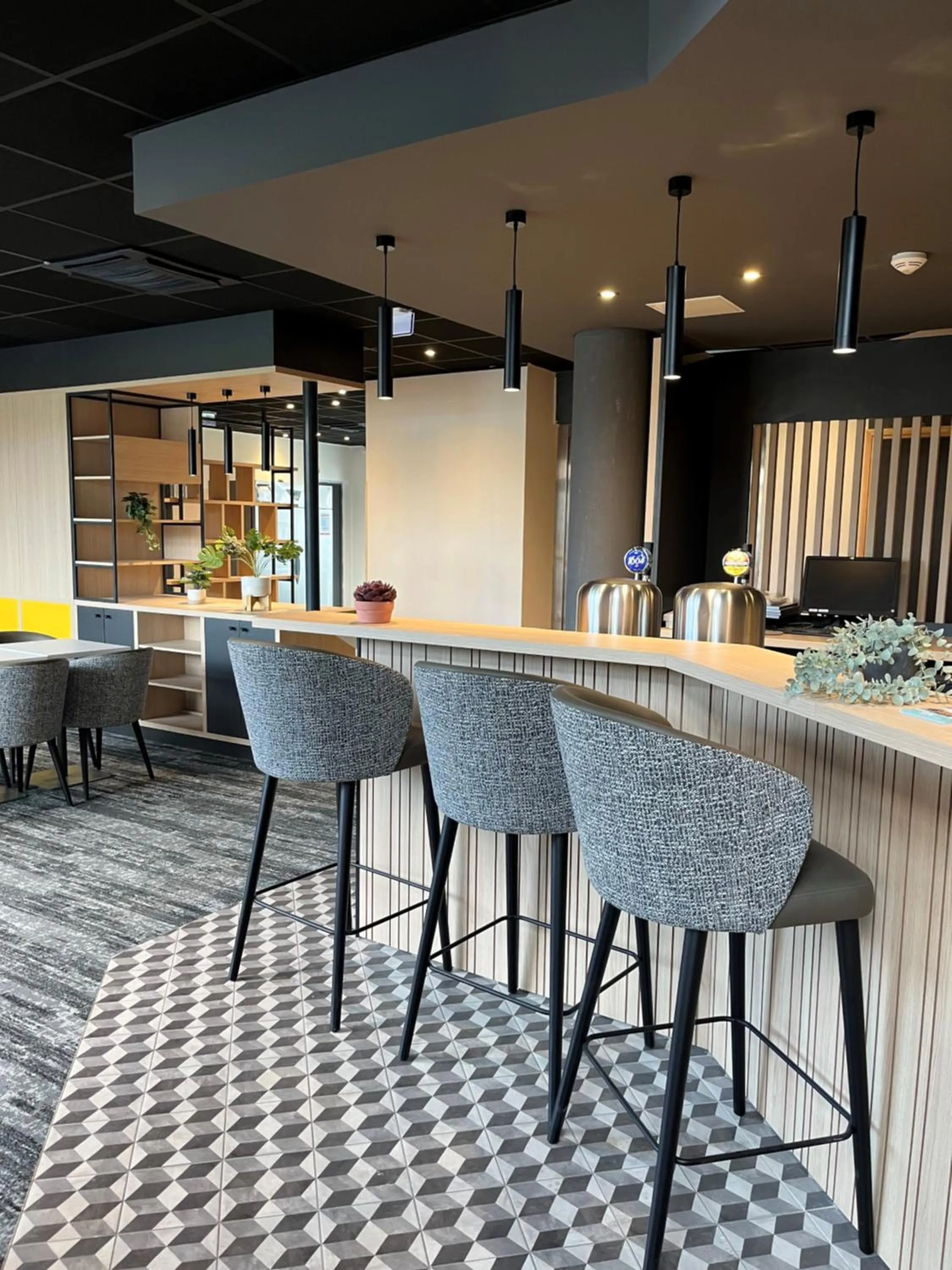 Lounge or bar in ibis Budget Clermont Ferrand Centre Montferrand