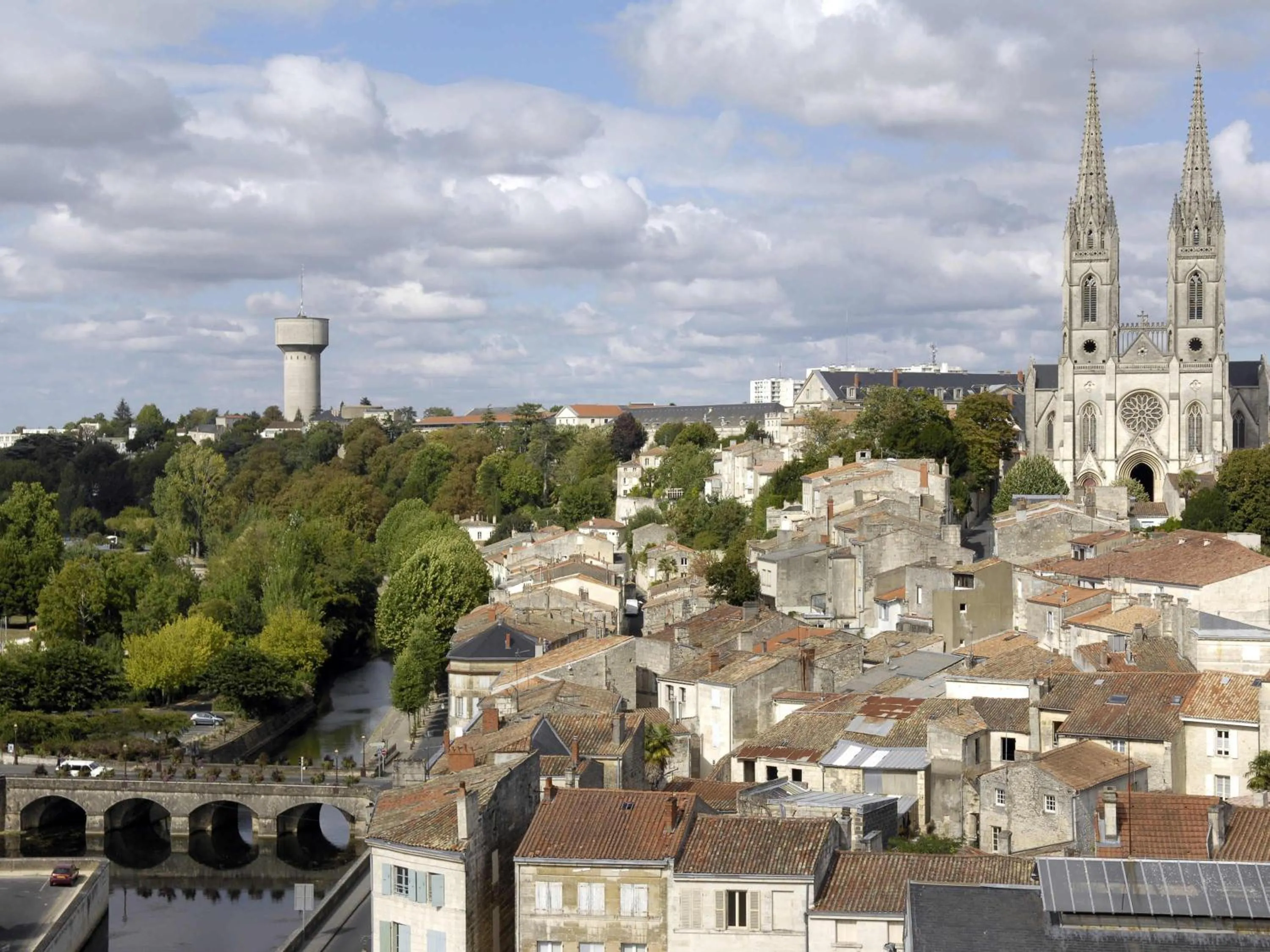 Bedroom in ibis budget Niort - La Crèche