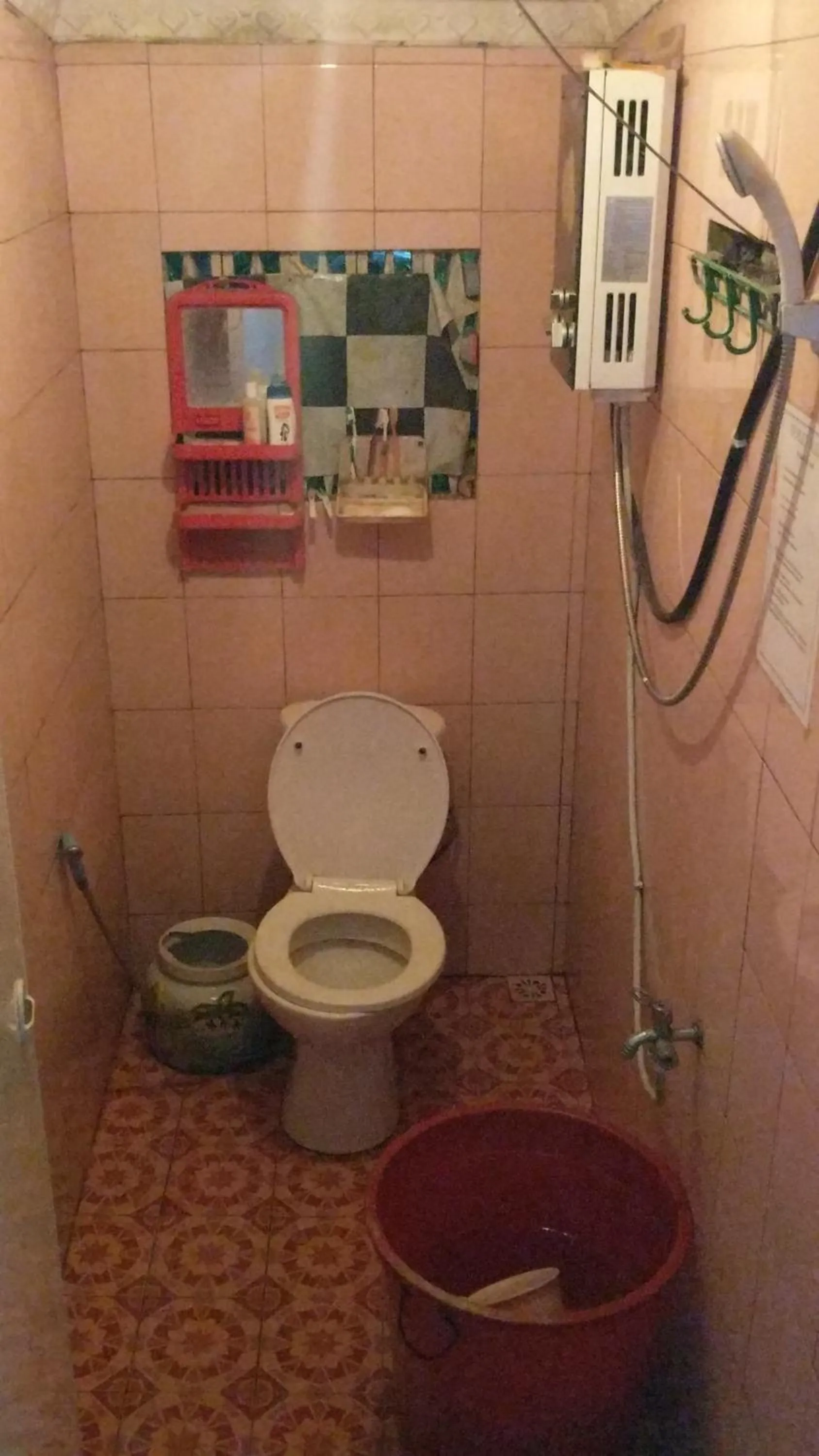 Toilet in RedDoorz At Jalan Raya Baturaden