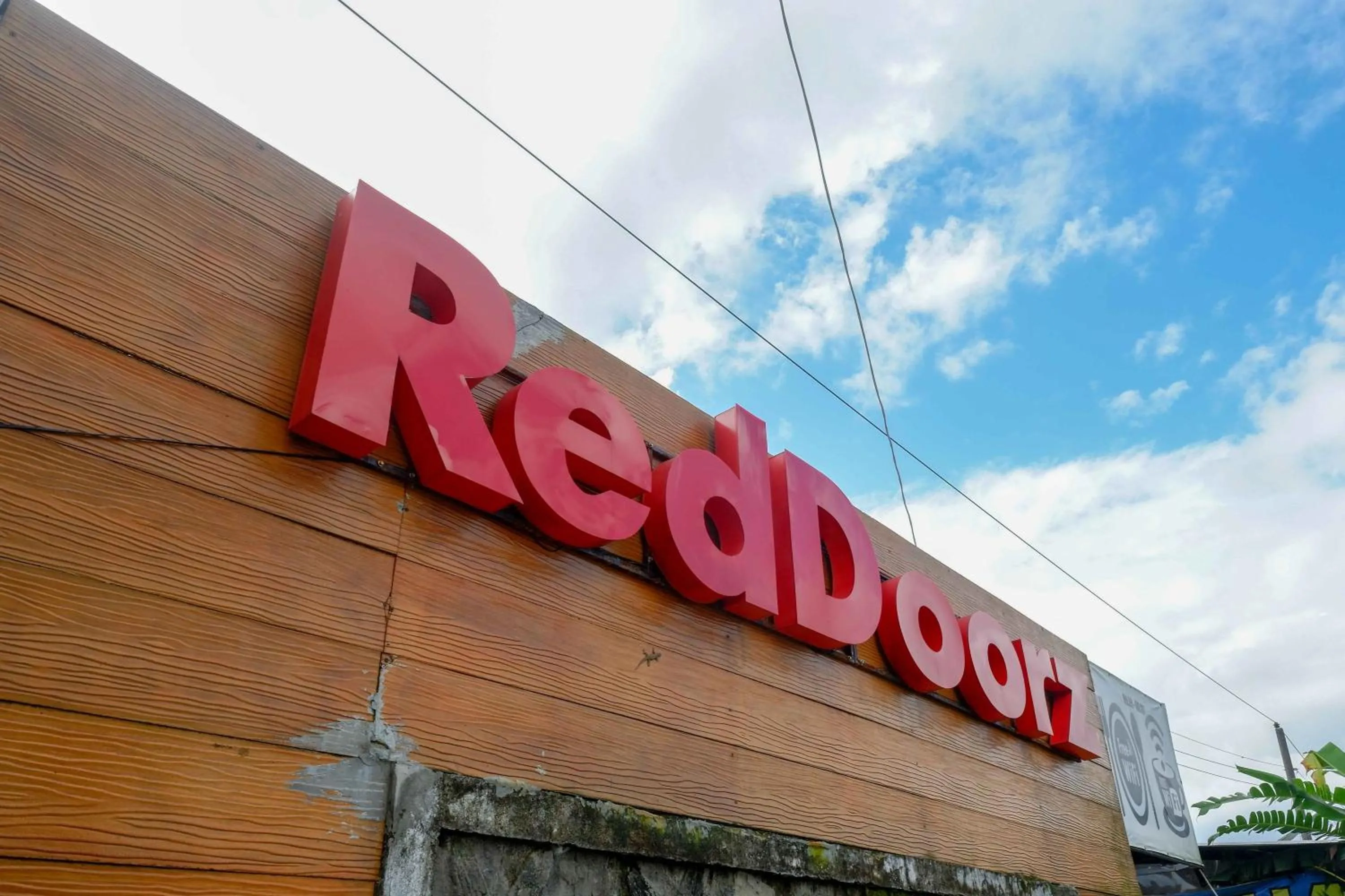 RedDoorz At Jalan Raya Baturaden