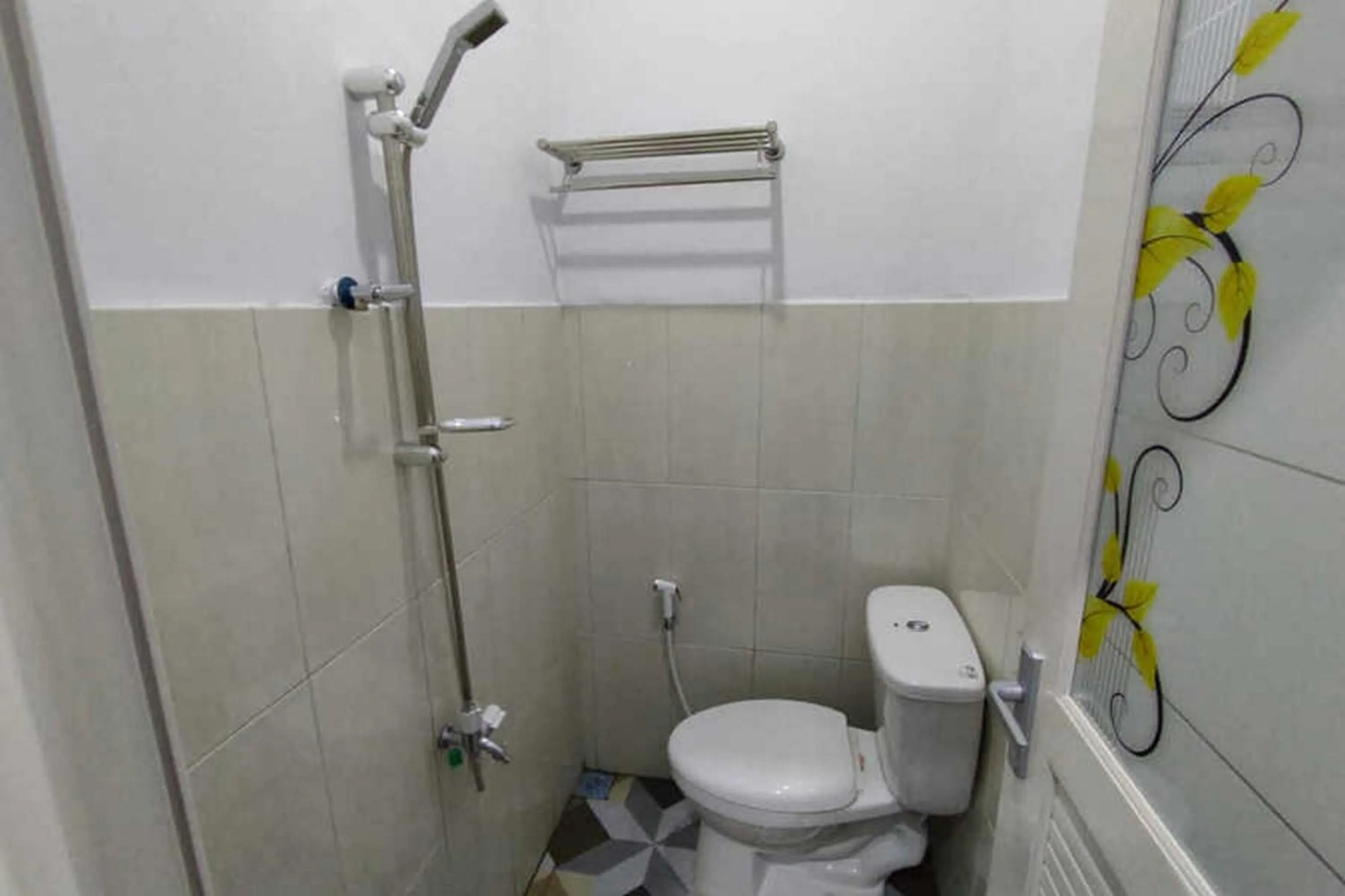 Bathroom in RedDoorz At Jalan Raya Baturaden