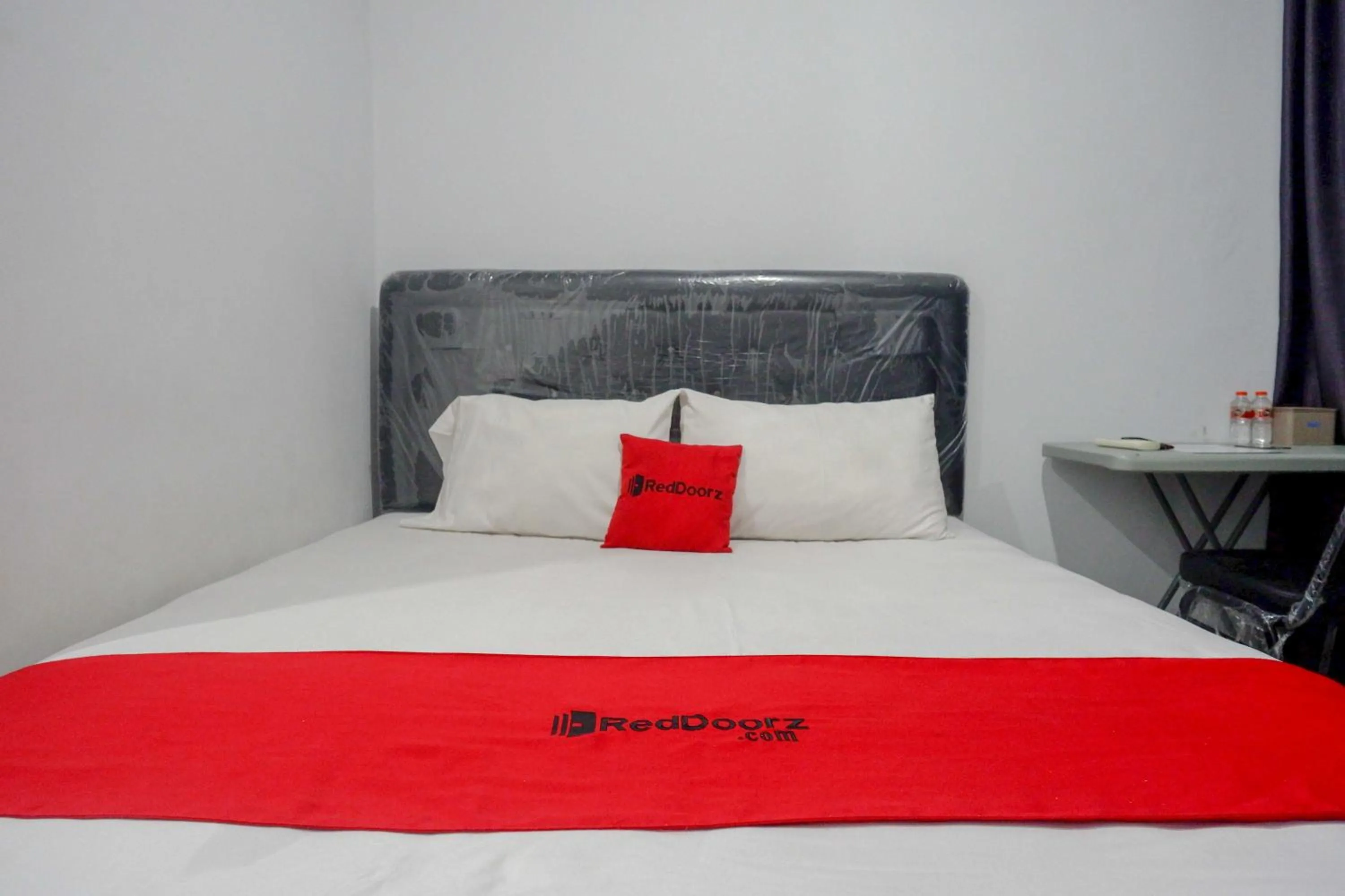 Bed in RedDoorz At Jalan Raya Baturaden