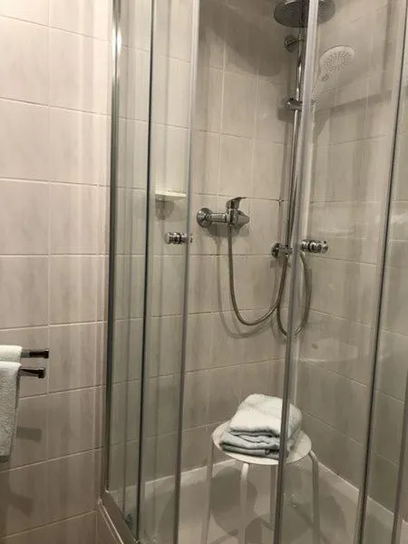 Shower in Hotel Schöne Aussicht