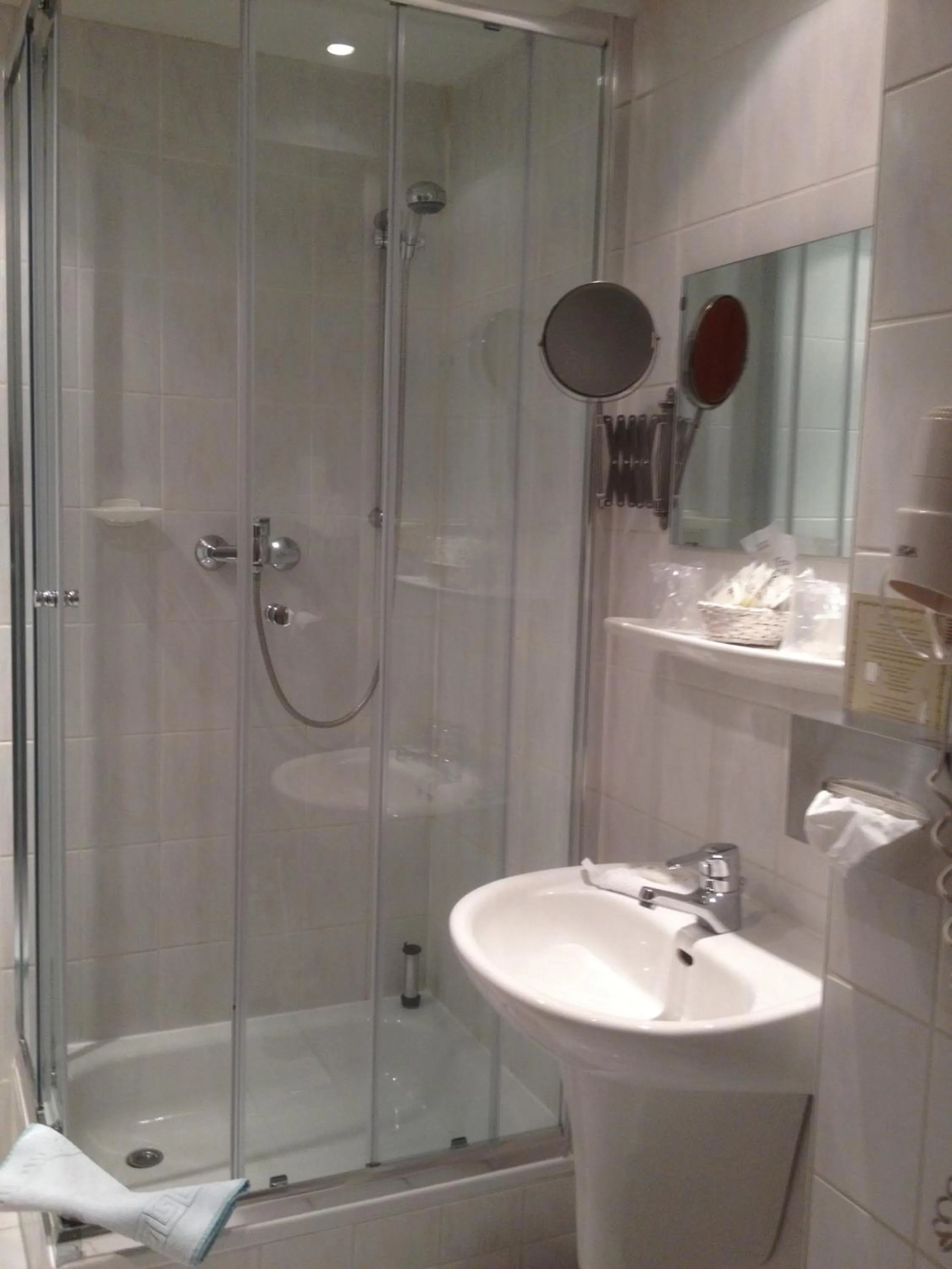 Bathroom in Hotel Schöne Aussicht