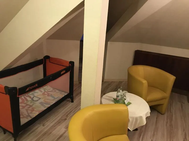 cot, Bed in Hotel Schöne Aussicht