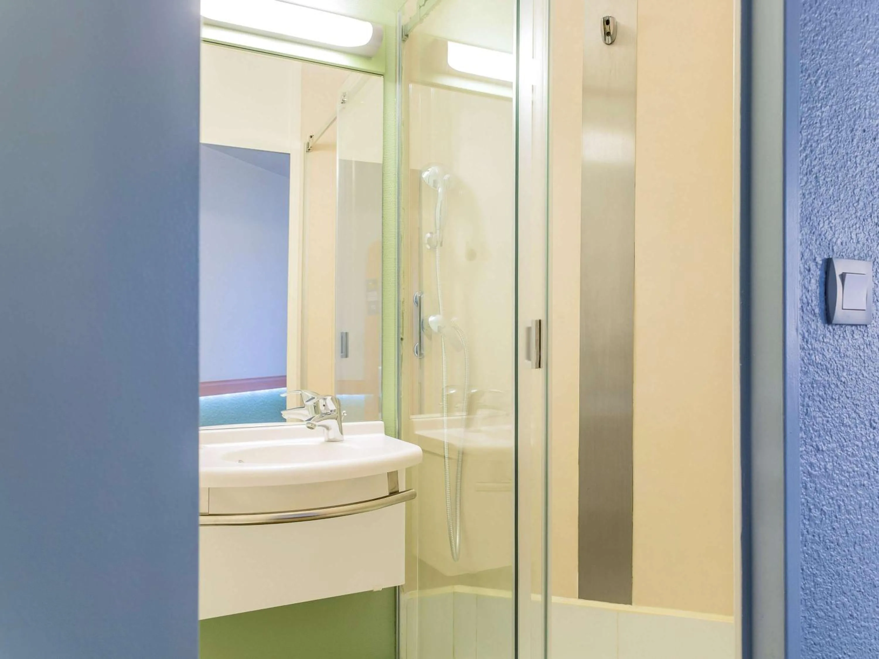 Photo of the whole room in Hôtel Ibis Budget Nantes Nord St Herblain